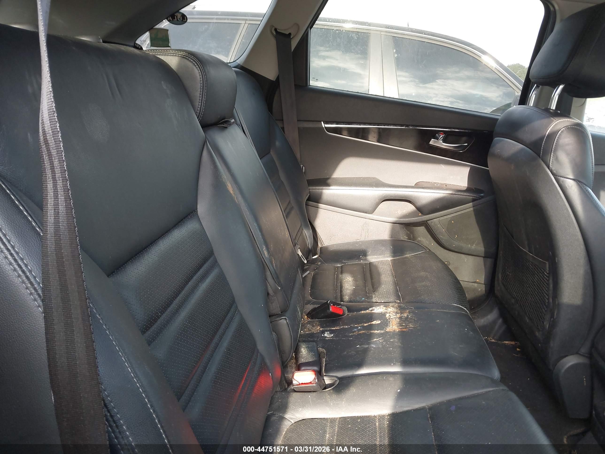 KIA SORENTO image 8