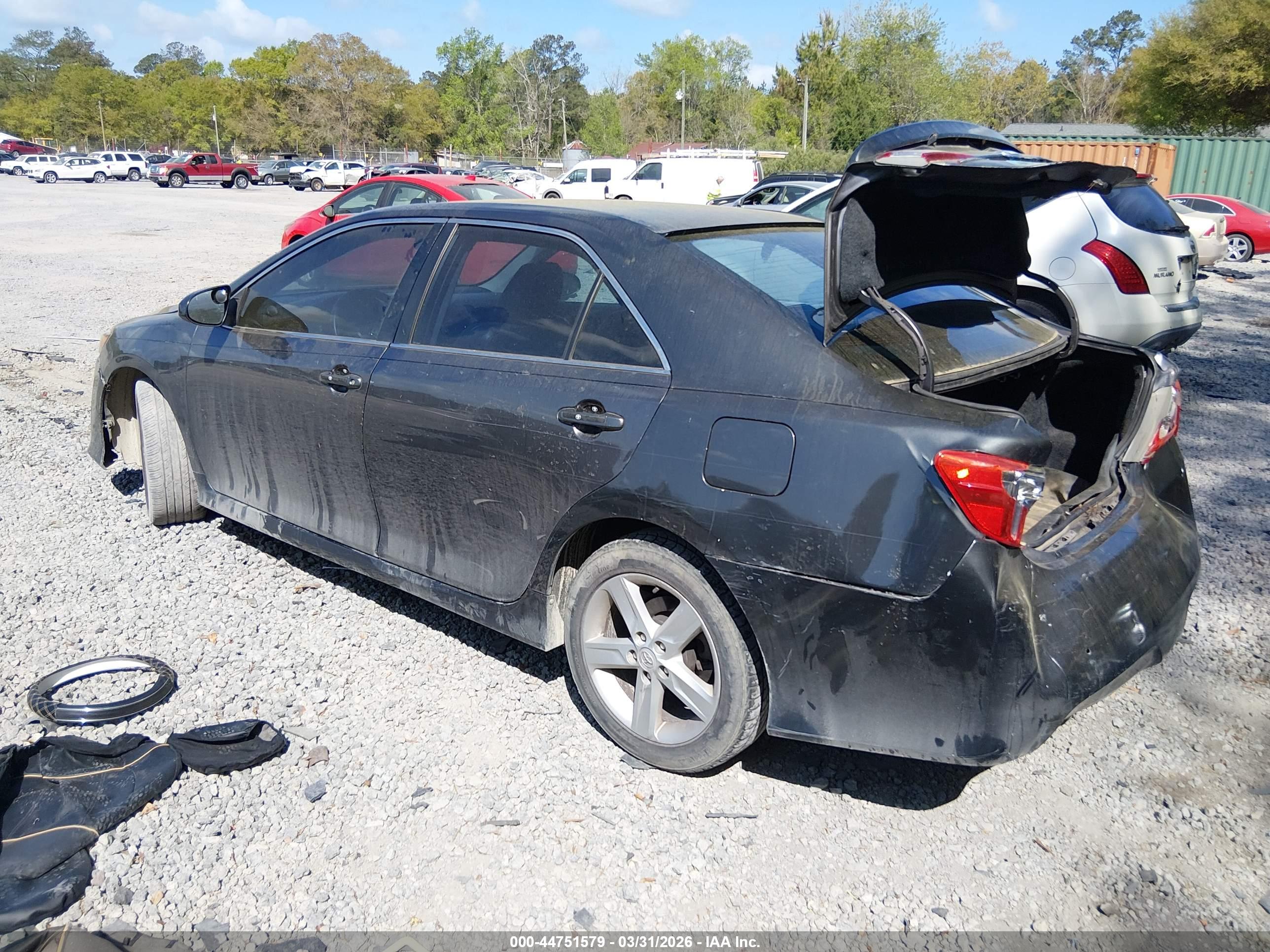TOYOTA CAMRY image 3