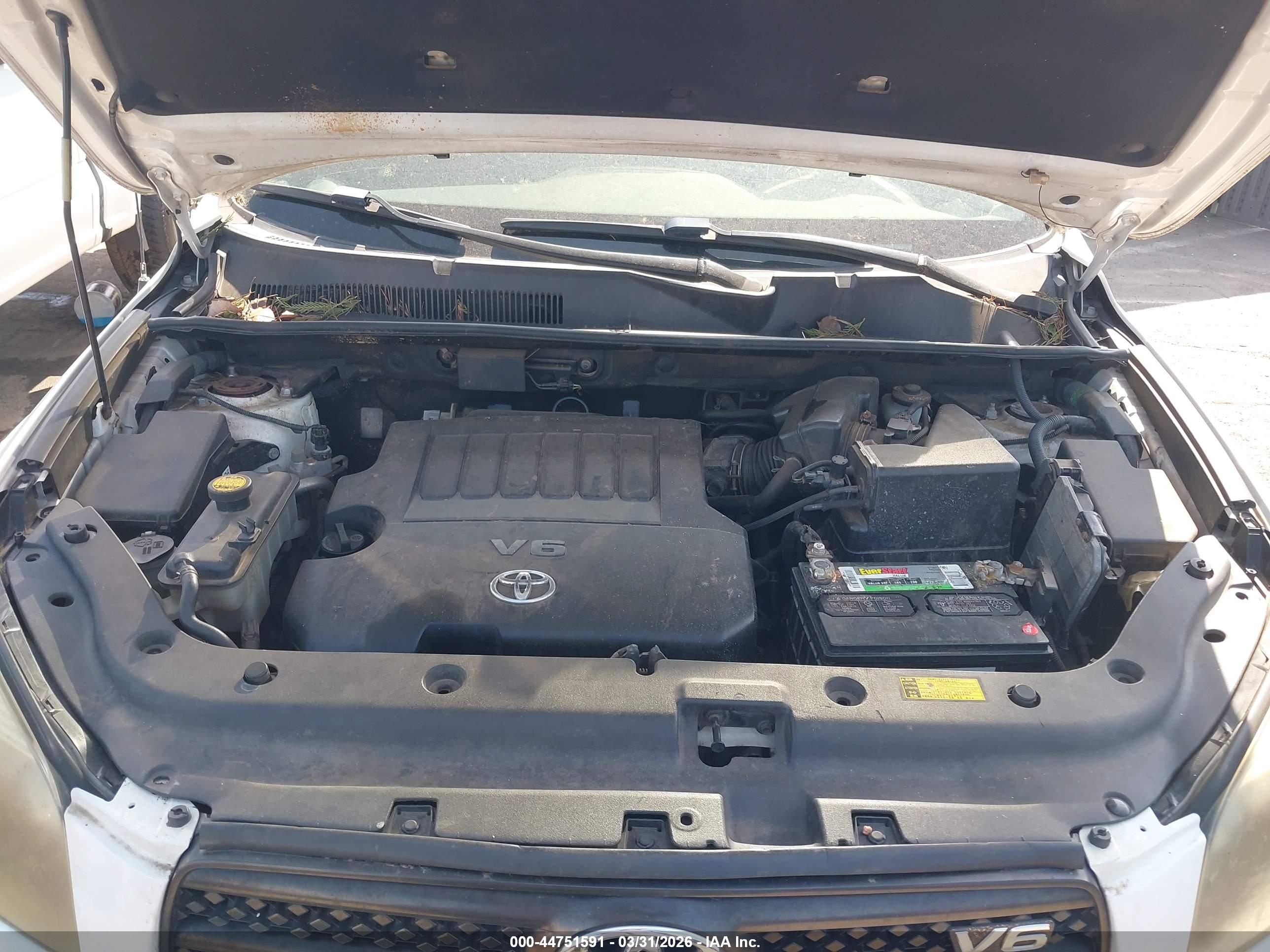 TOYOTA RAV4 image 10