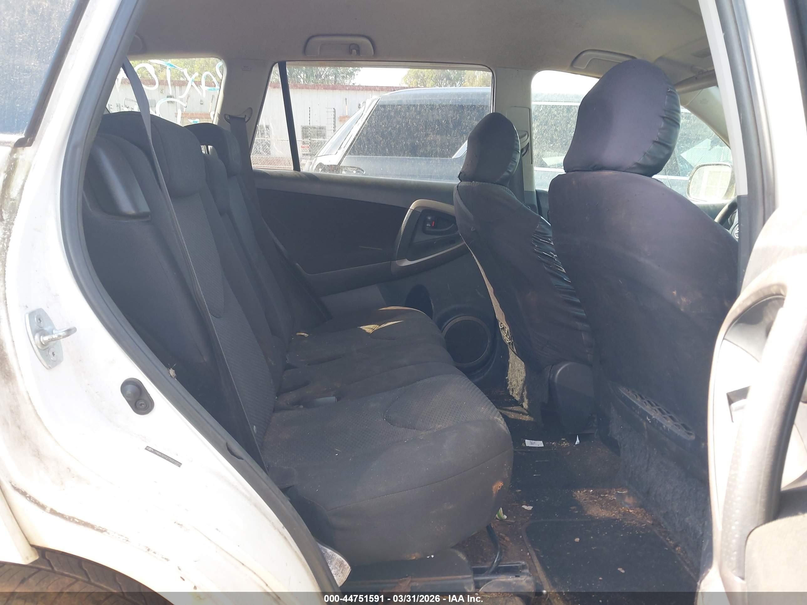 TOYOTA RAV4 image 8