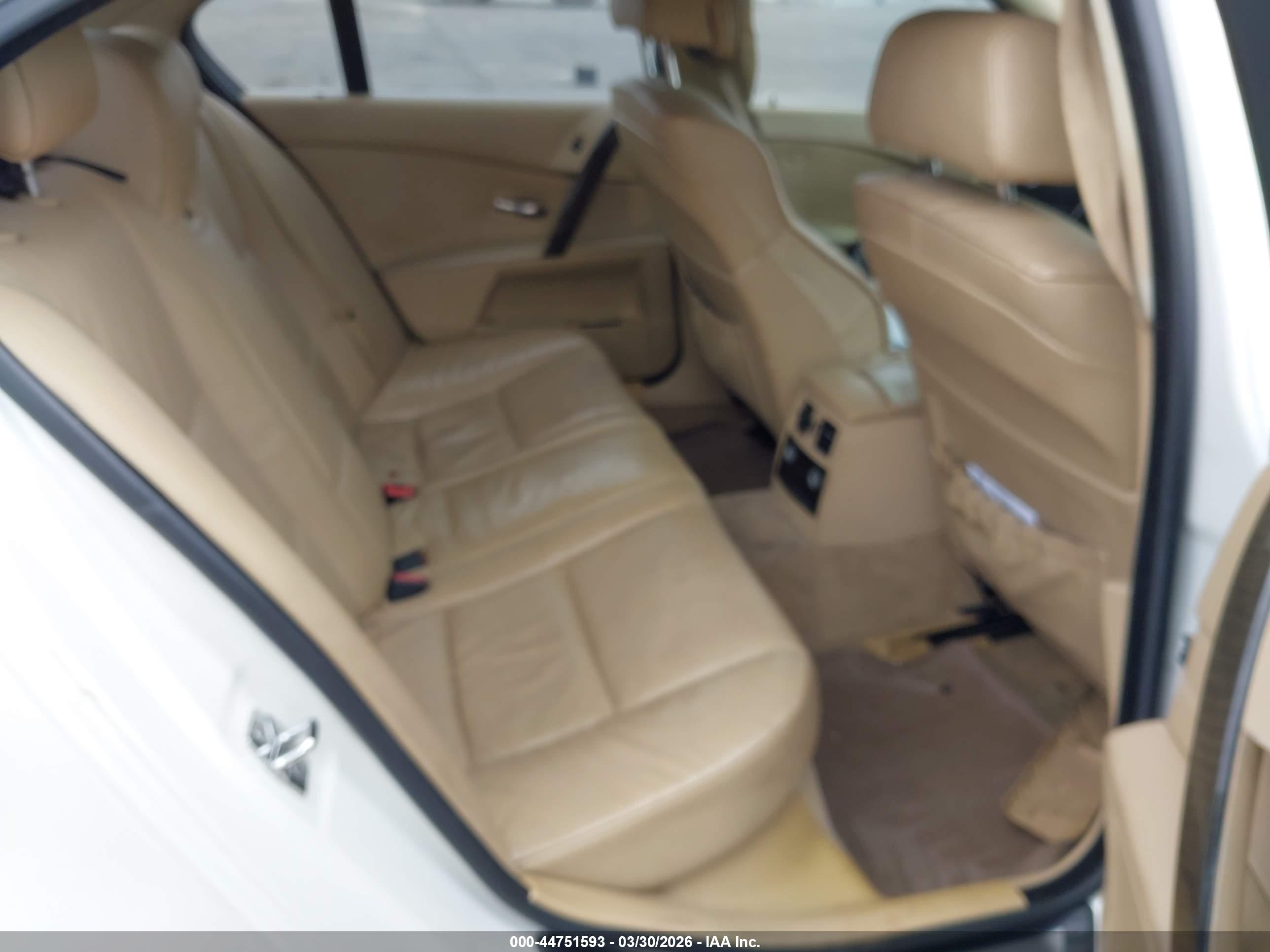 BMW 525I image 8