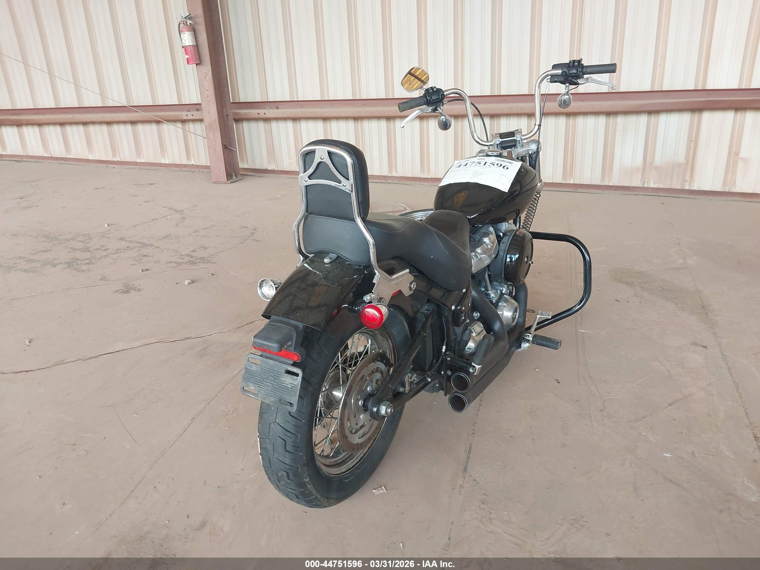 HARLEY-DAVIDSON FXST image 4