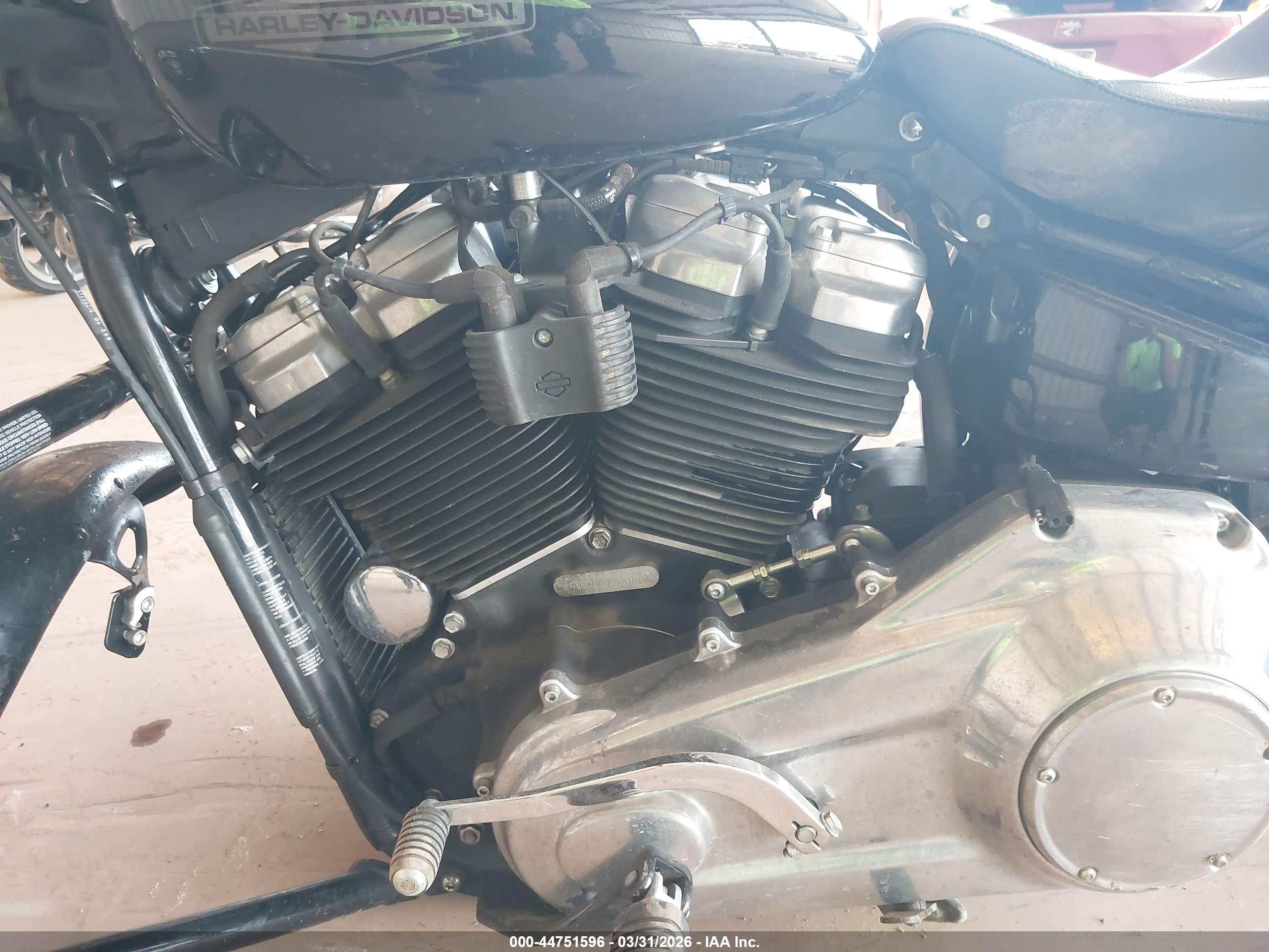 HARLEY-DAVIDSON FXST image 9