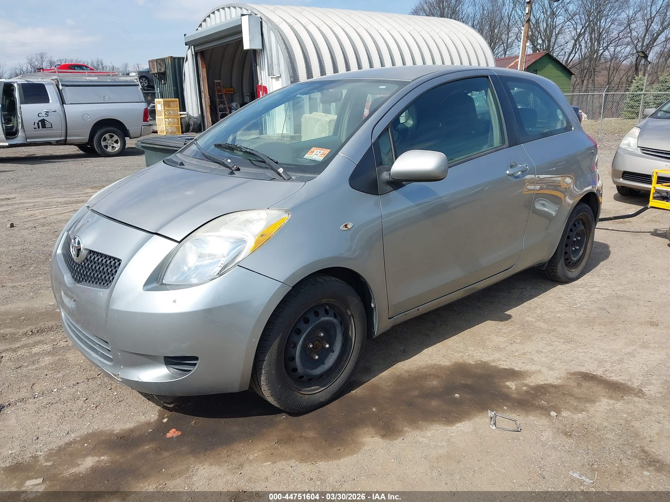 TOYOTA YARIS image 2
