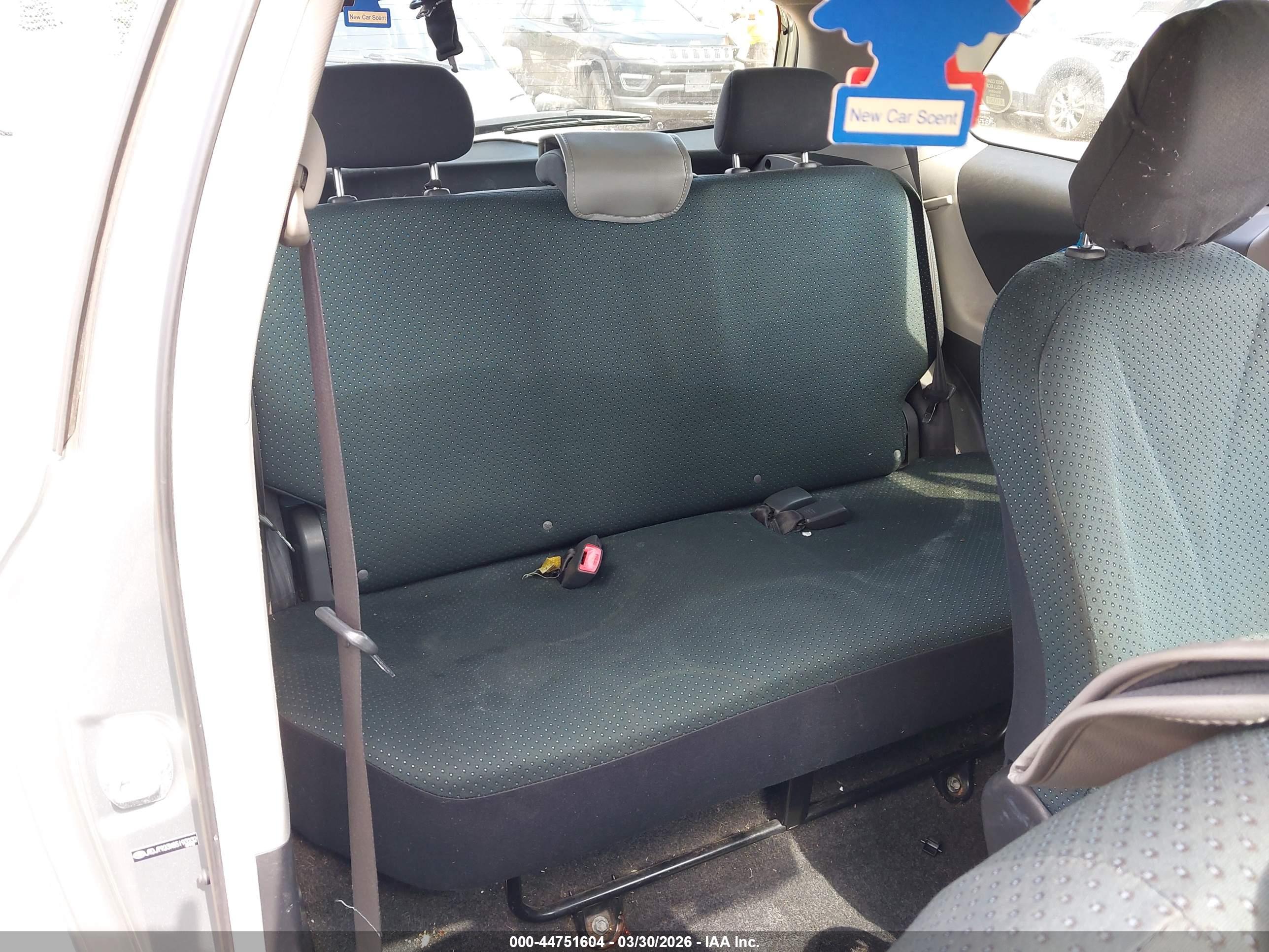 TOYOTA YARIS image 8