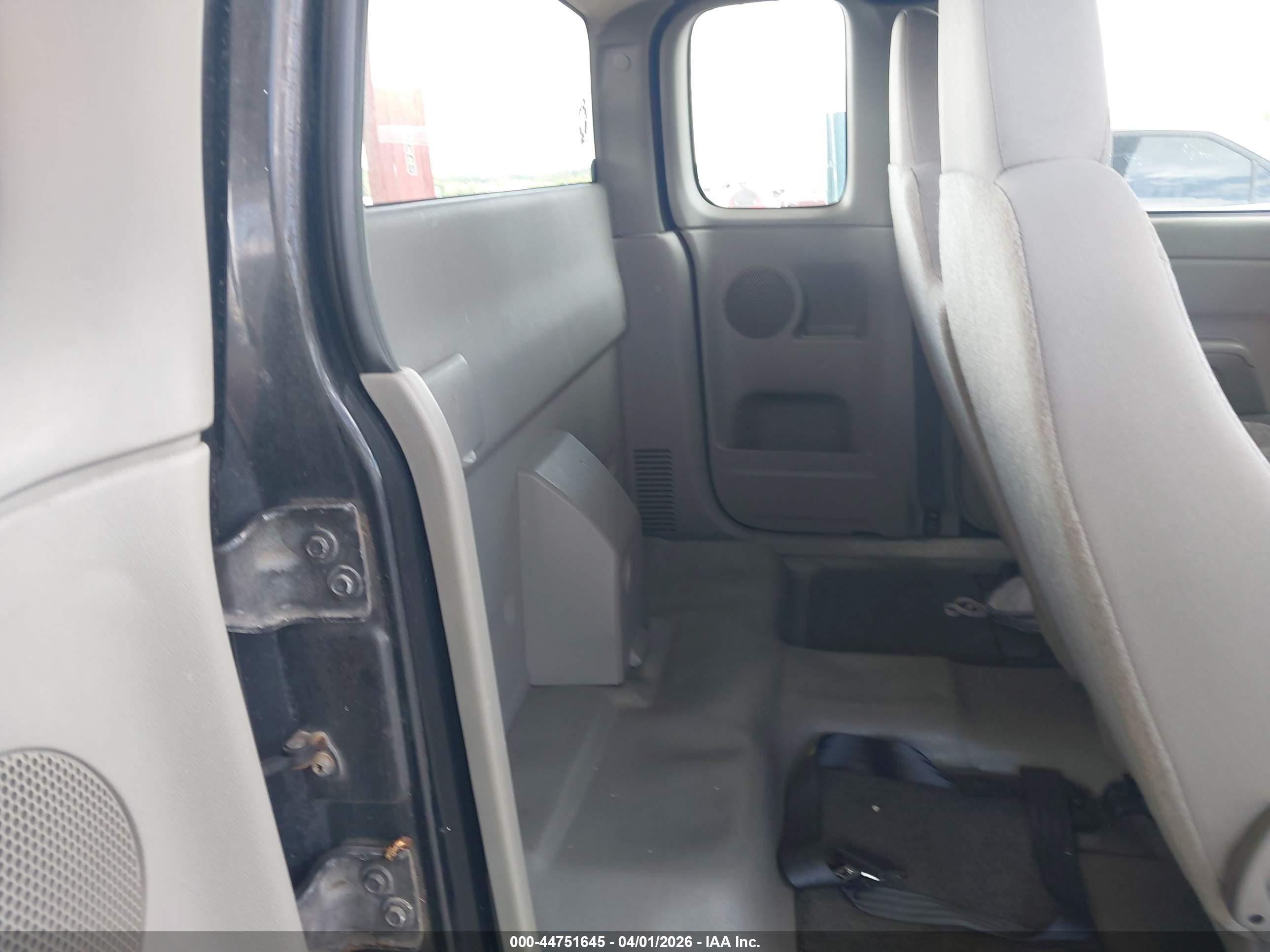CHEVROLET COLORADO image 8