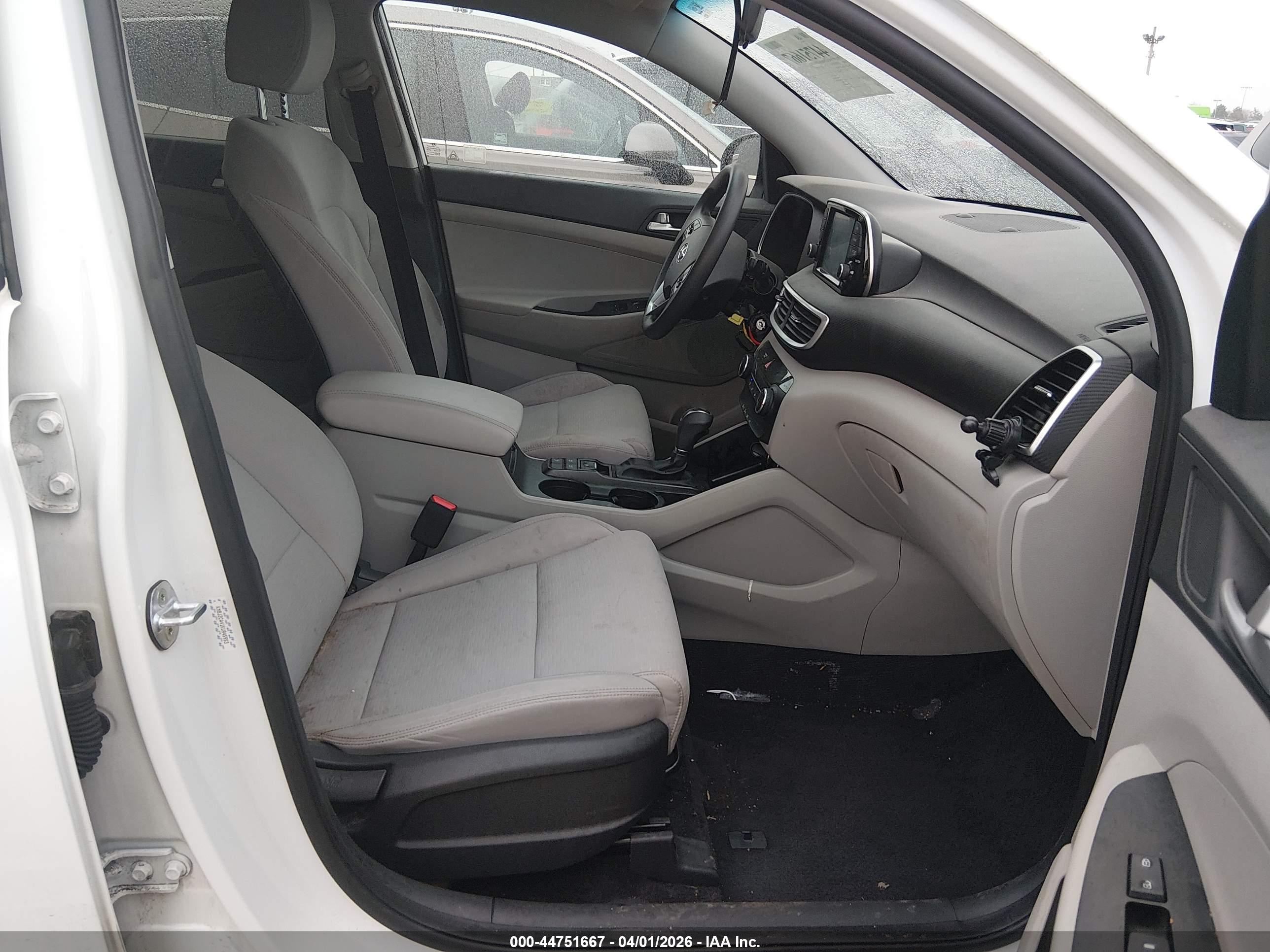 HYUNDAI TUCSON image 5