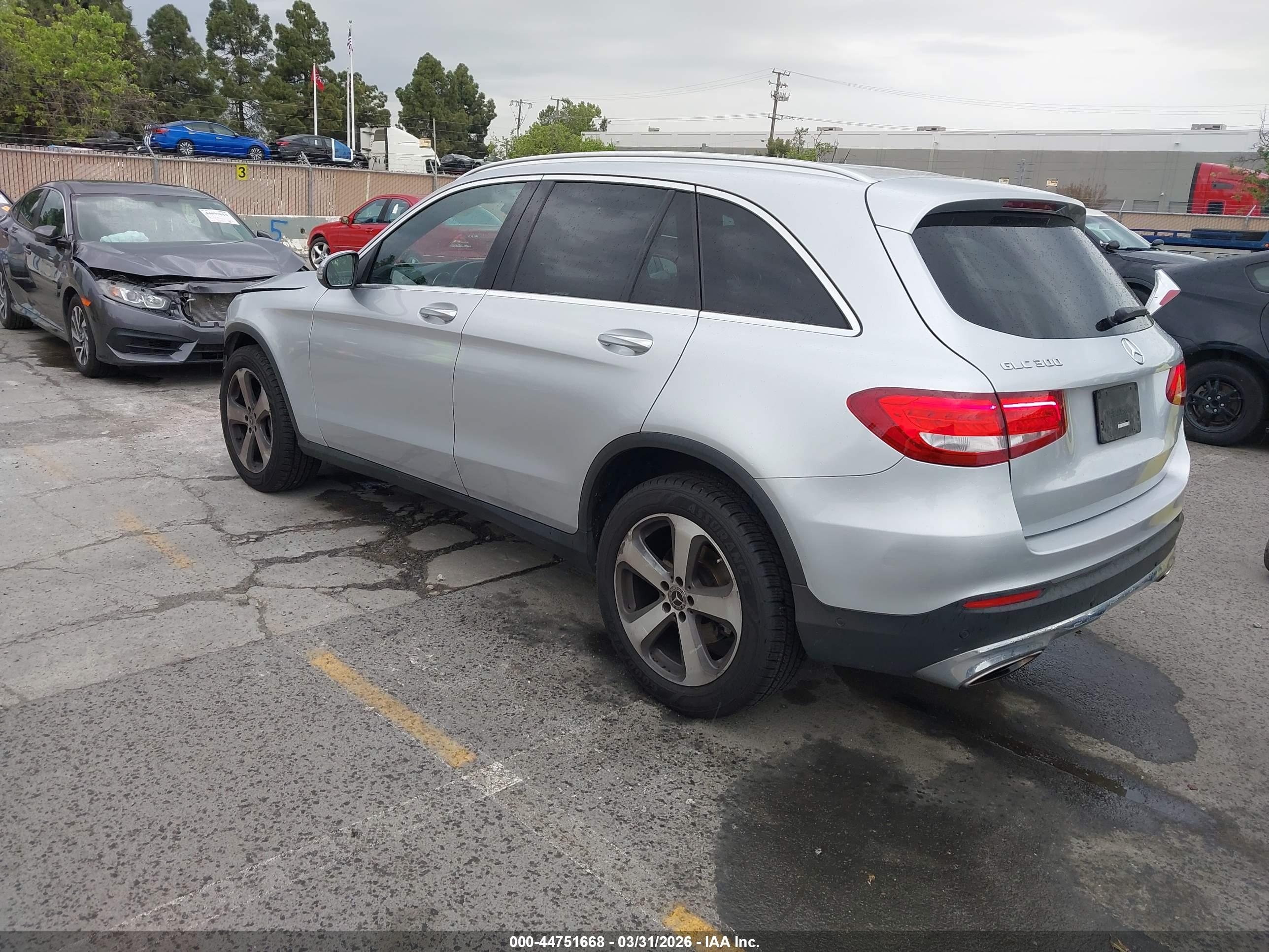 MERCEDES-BENZ GLC image 3