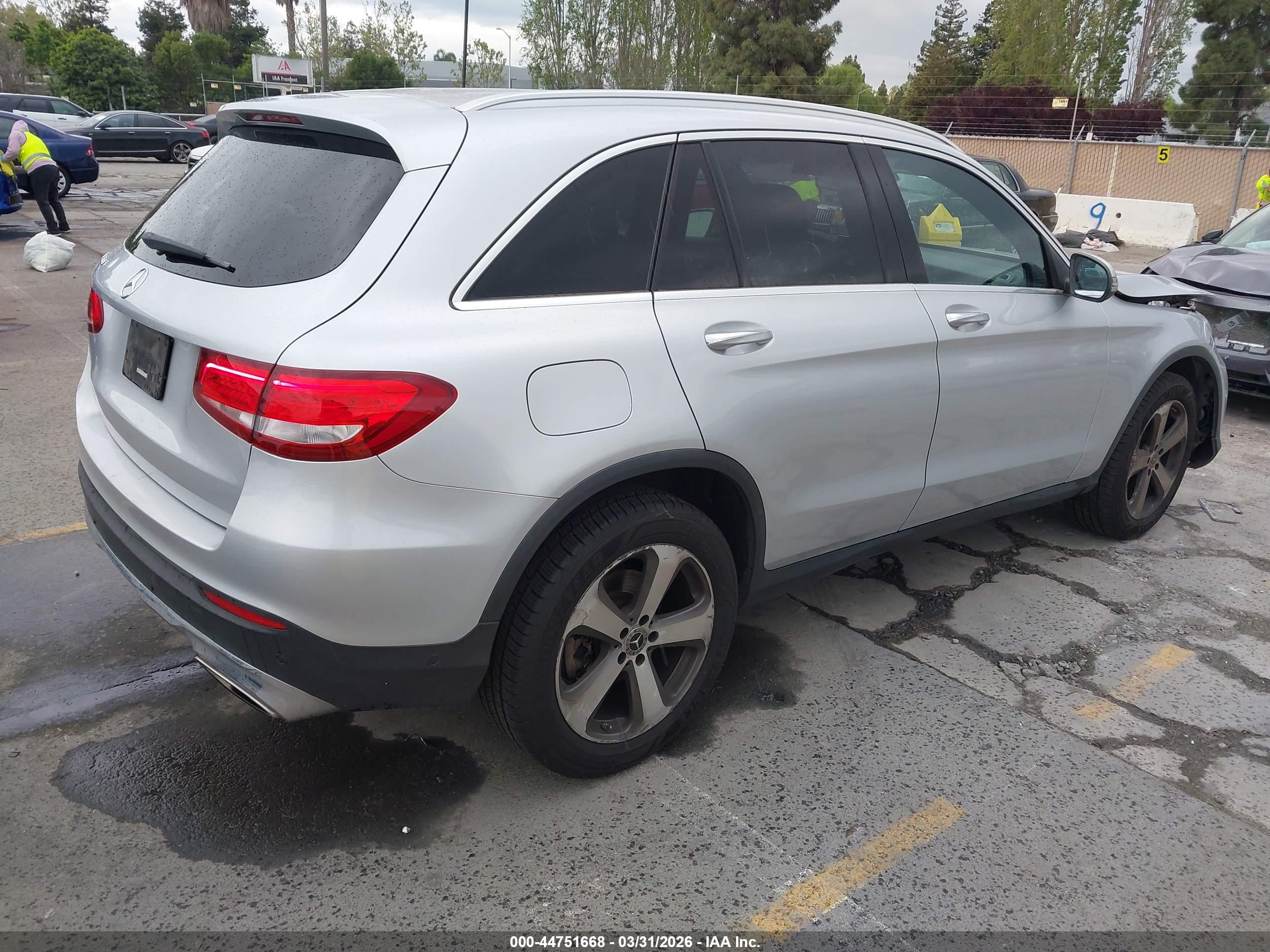 MERCEDES-BENZ GLC image 4