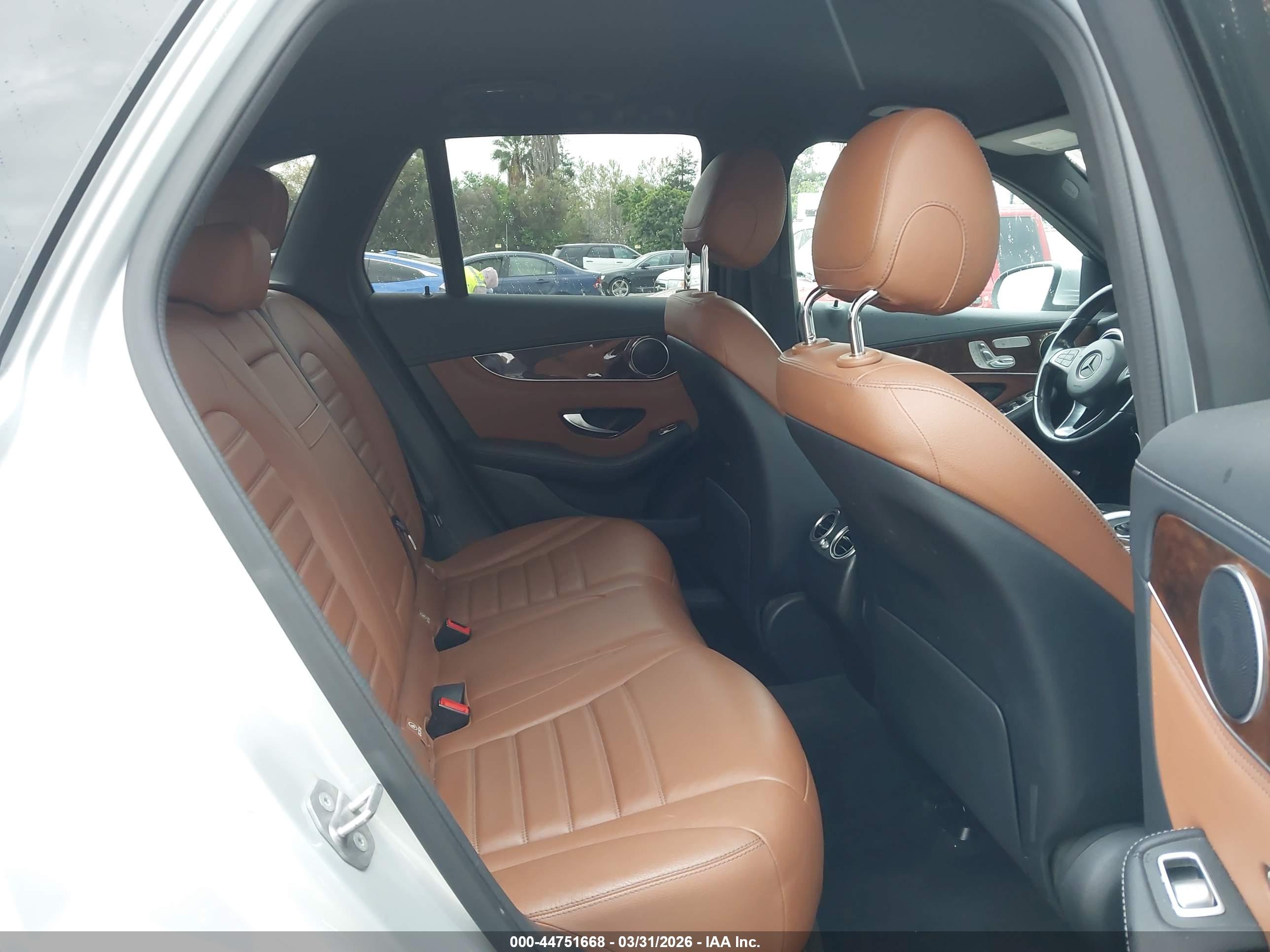 MERCEDES-BENZ GLC image 8