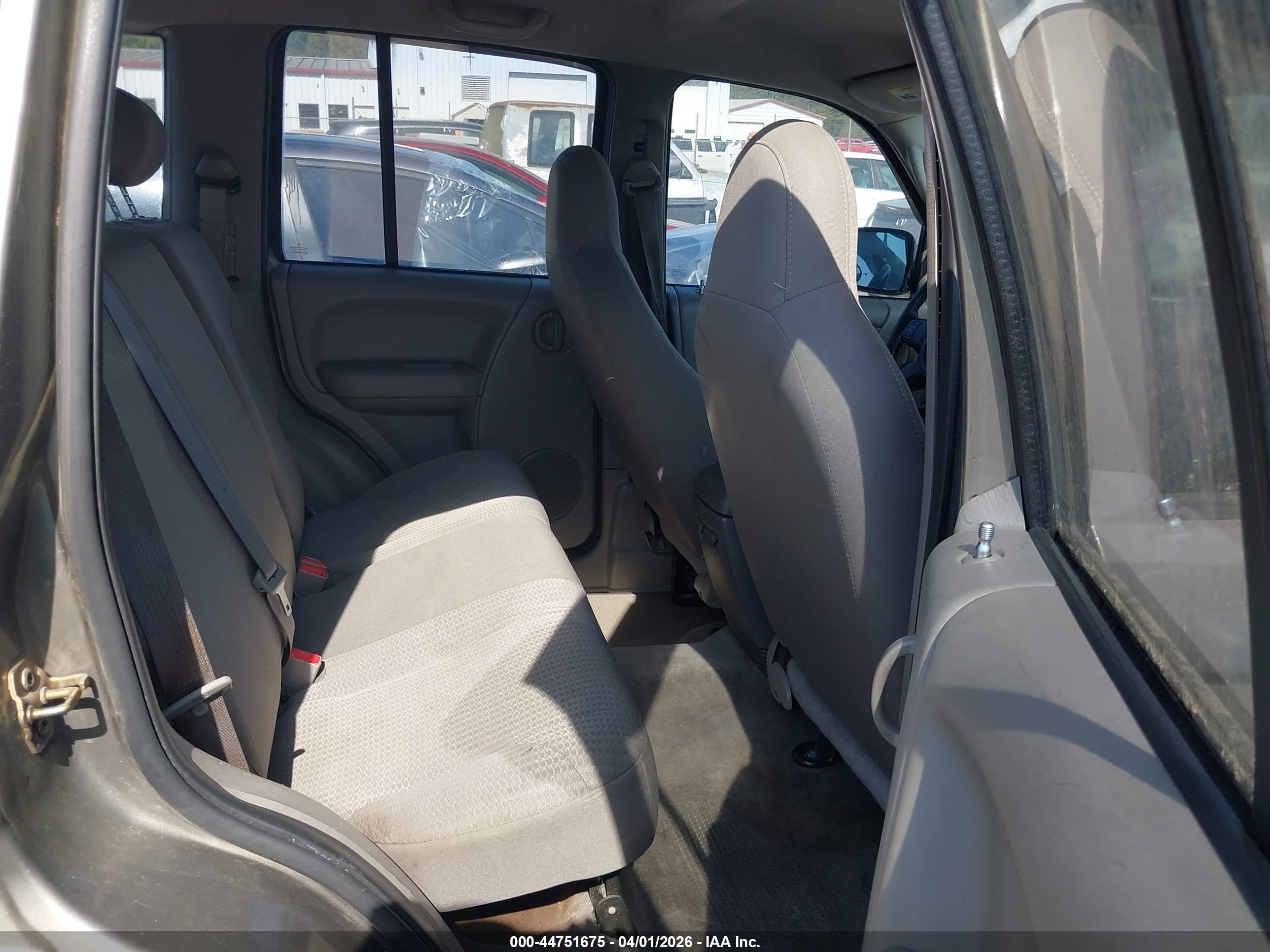 JEEP LIBERTY image 8