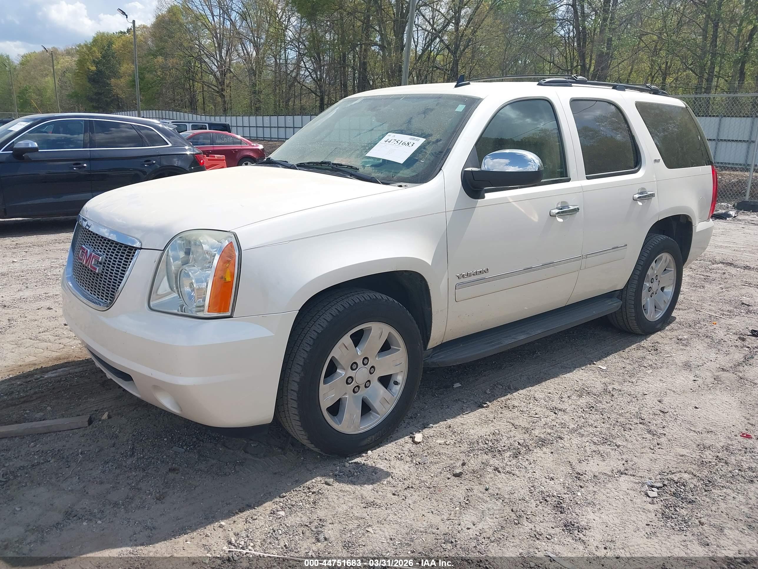 GMC YUKON image 2