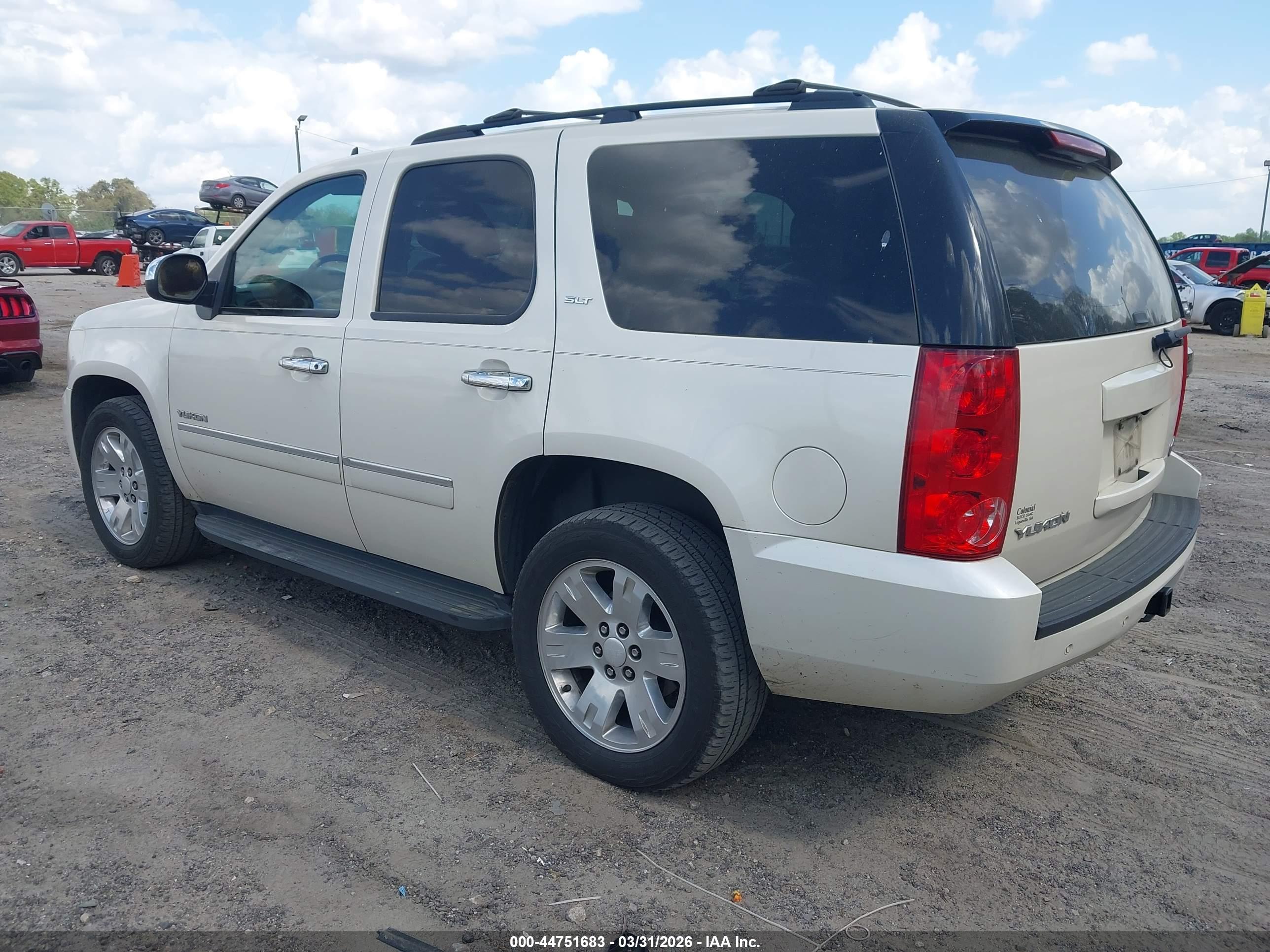 GMC YUKON image 3