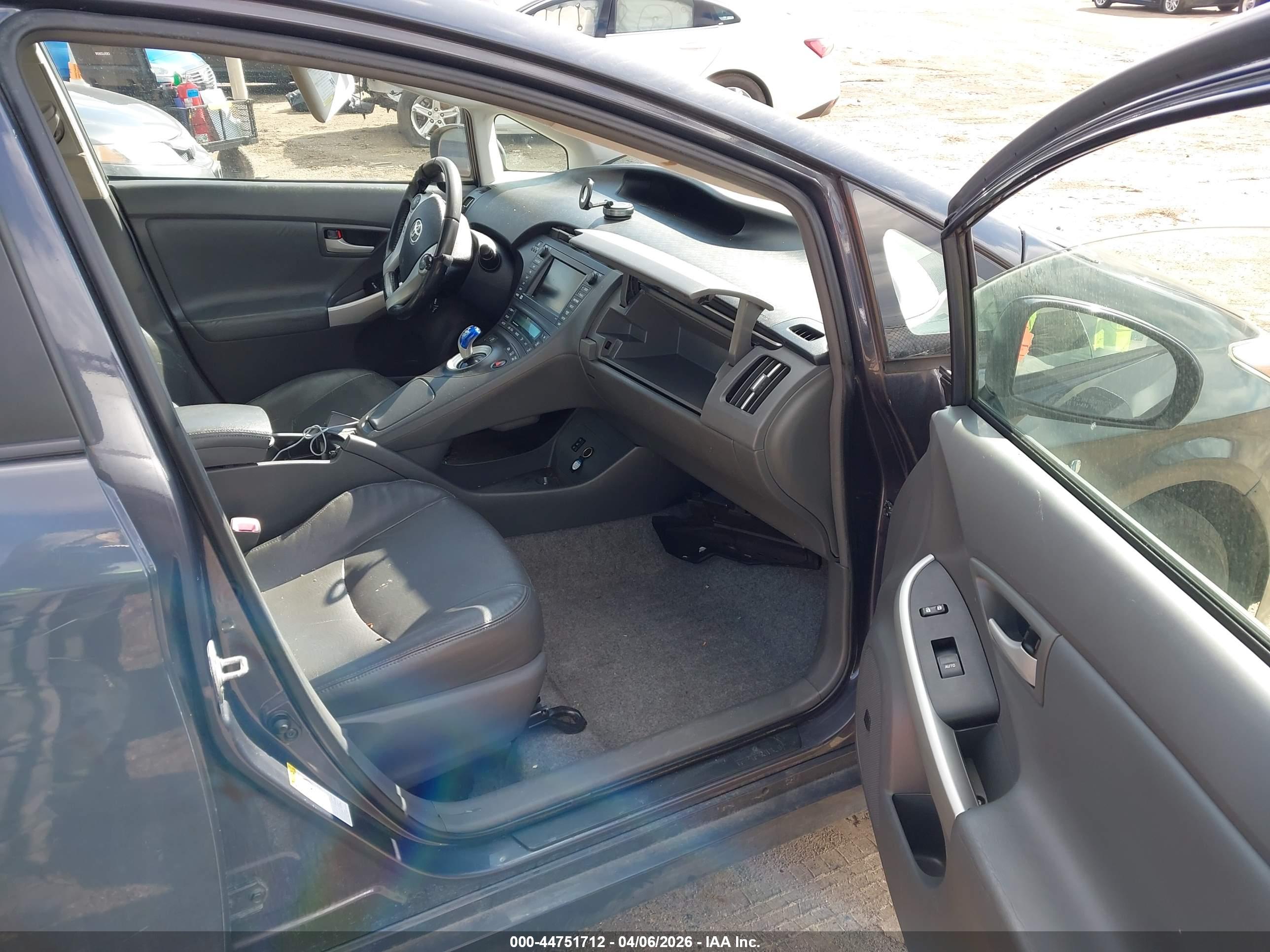TOYOTA PRIUS image 5