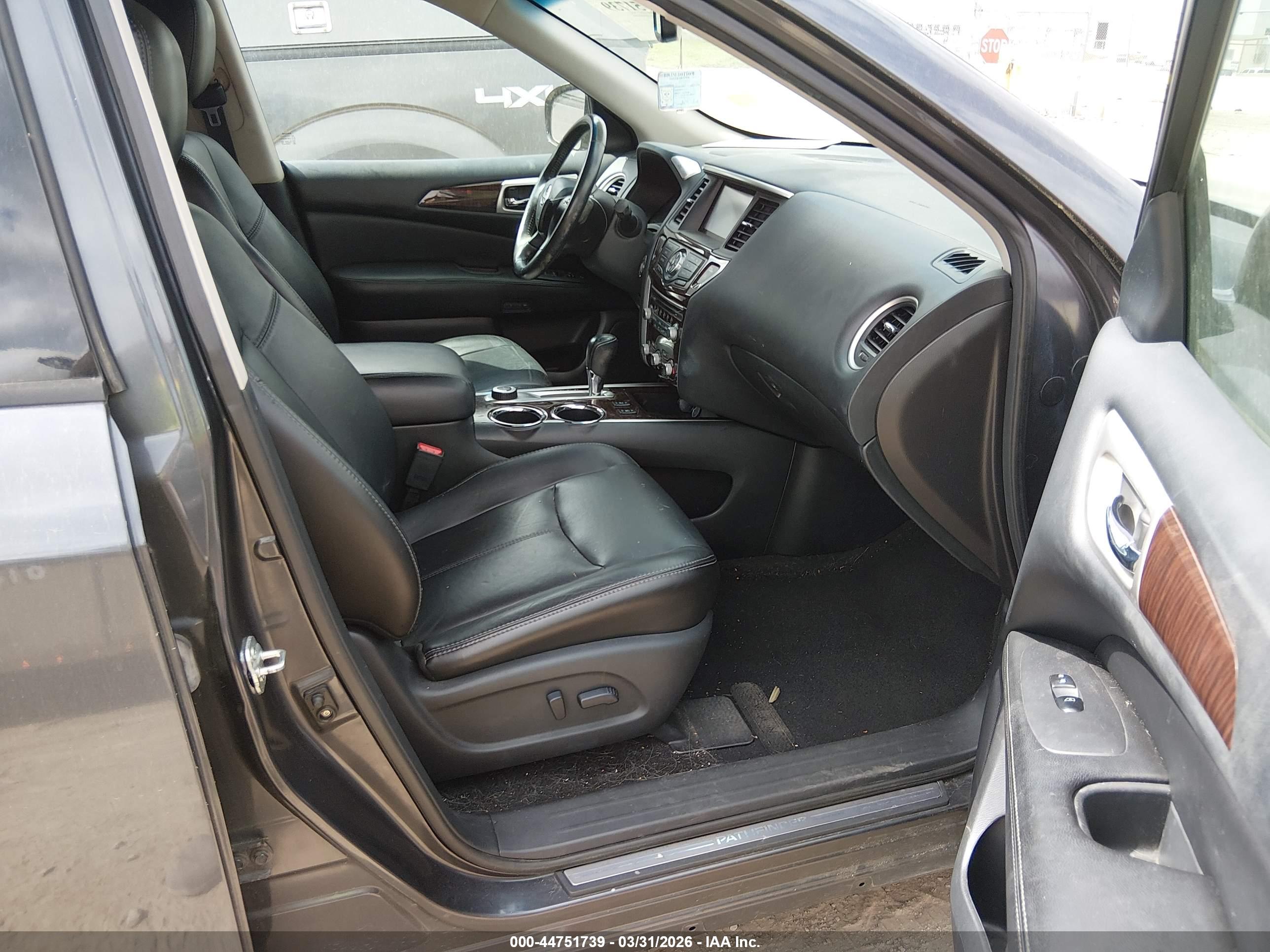 NISSAN PATHFINDER image 5