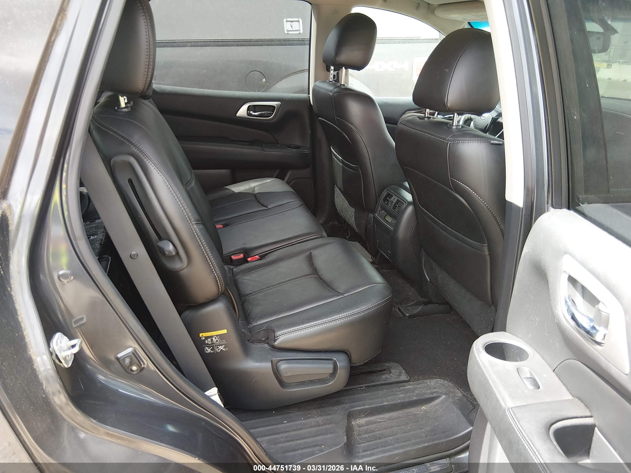 NISSAN PATHFINDER image 8