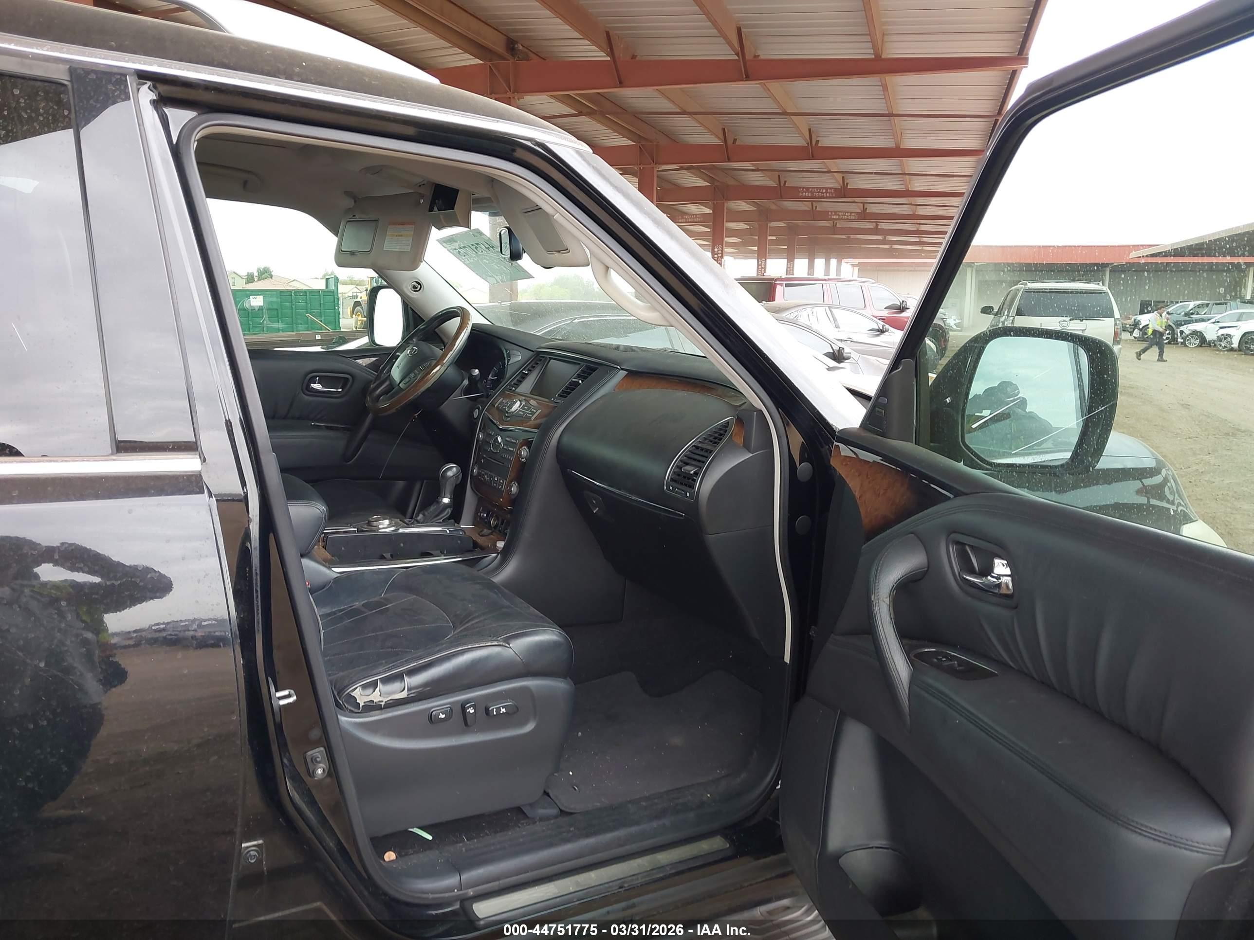 INFINITI QX56 image 5