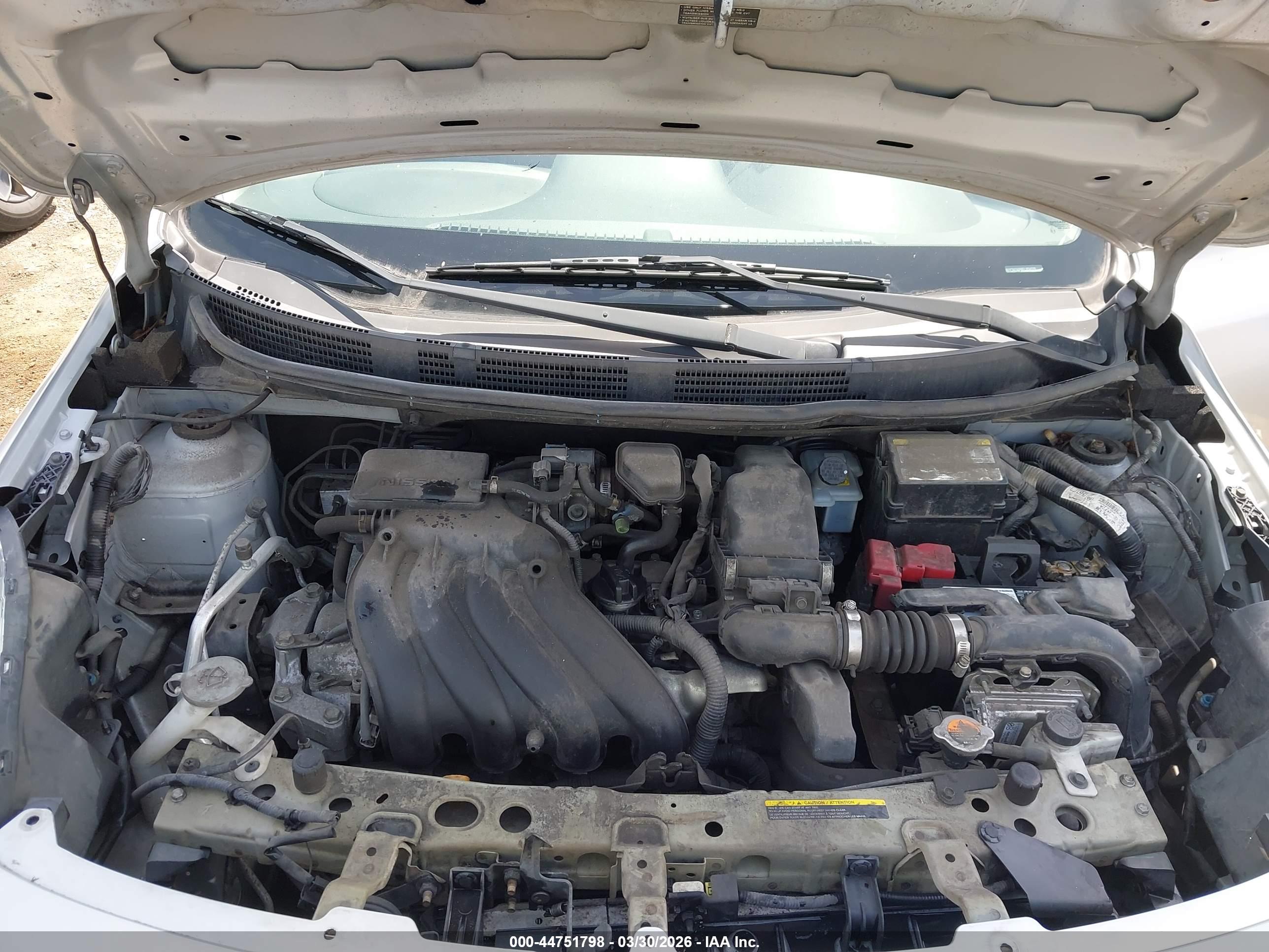 NISSAN VERSA image 10
