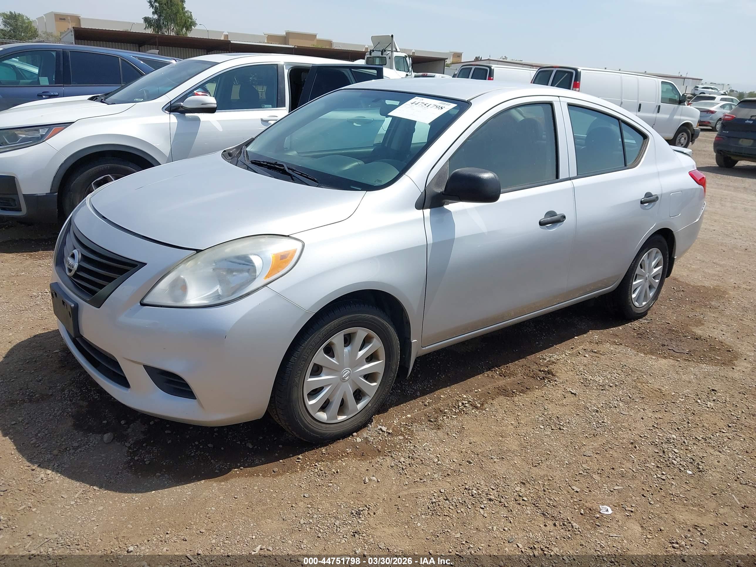 NISSAN VERSA image 2