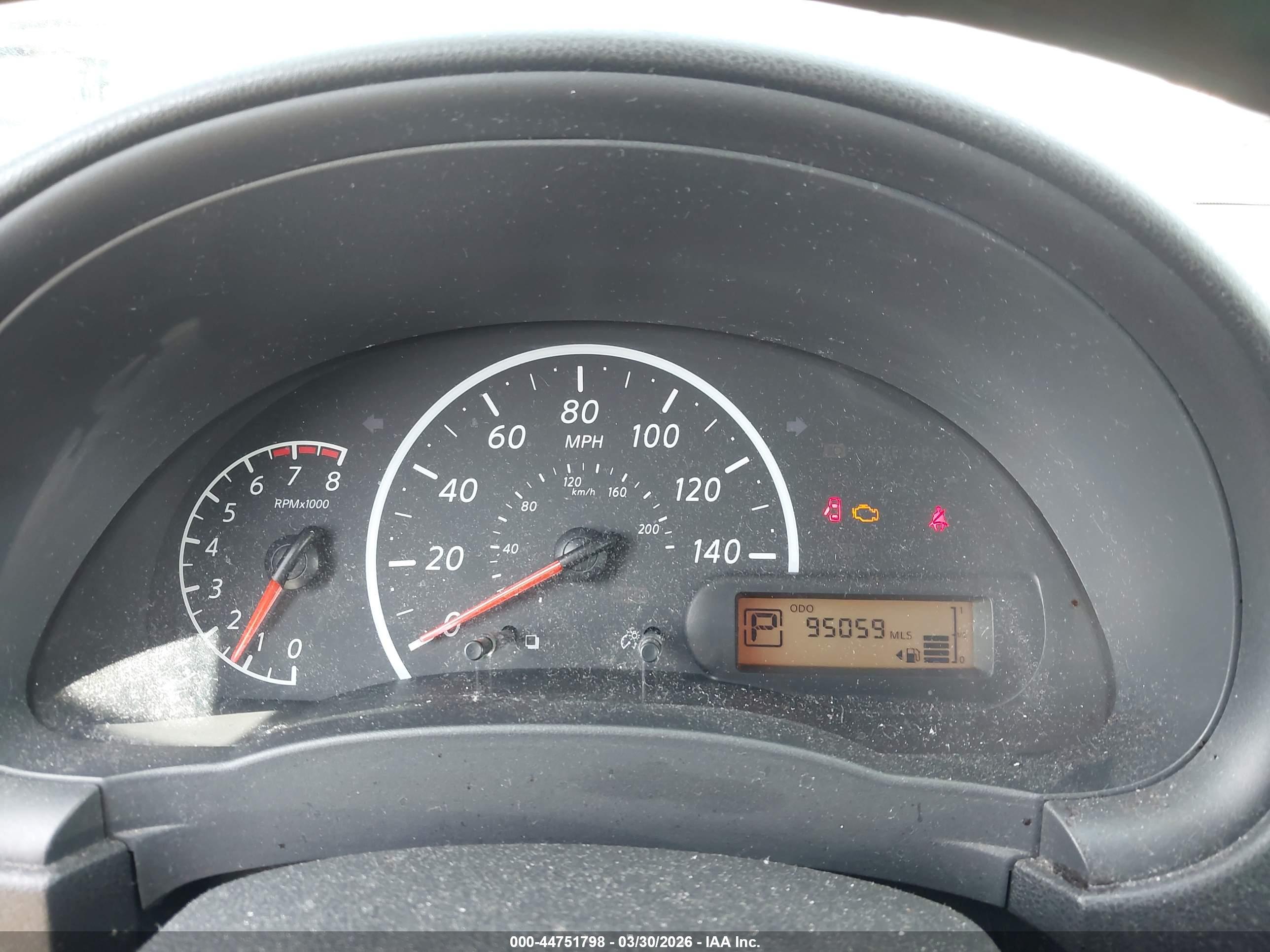 NISSAN VERSA image 7