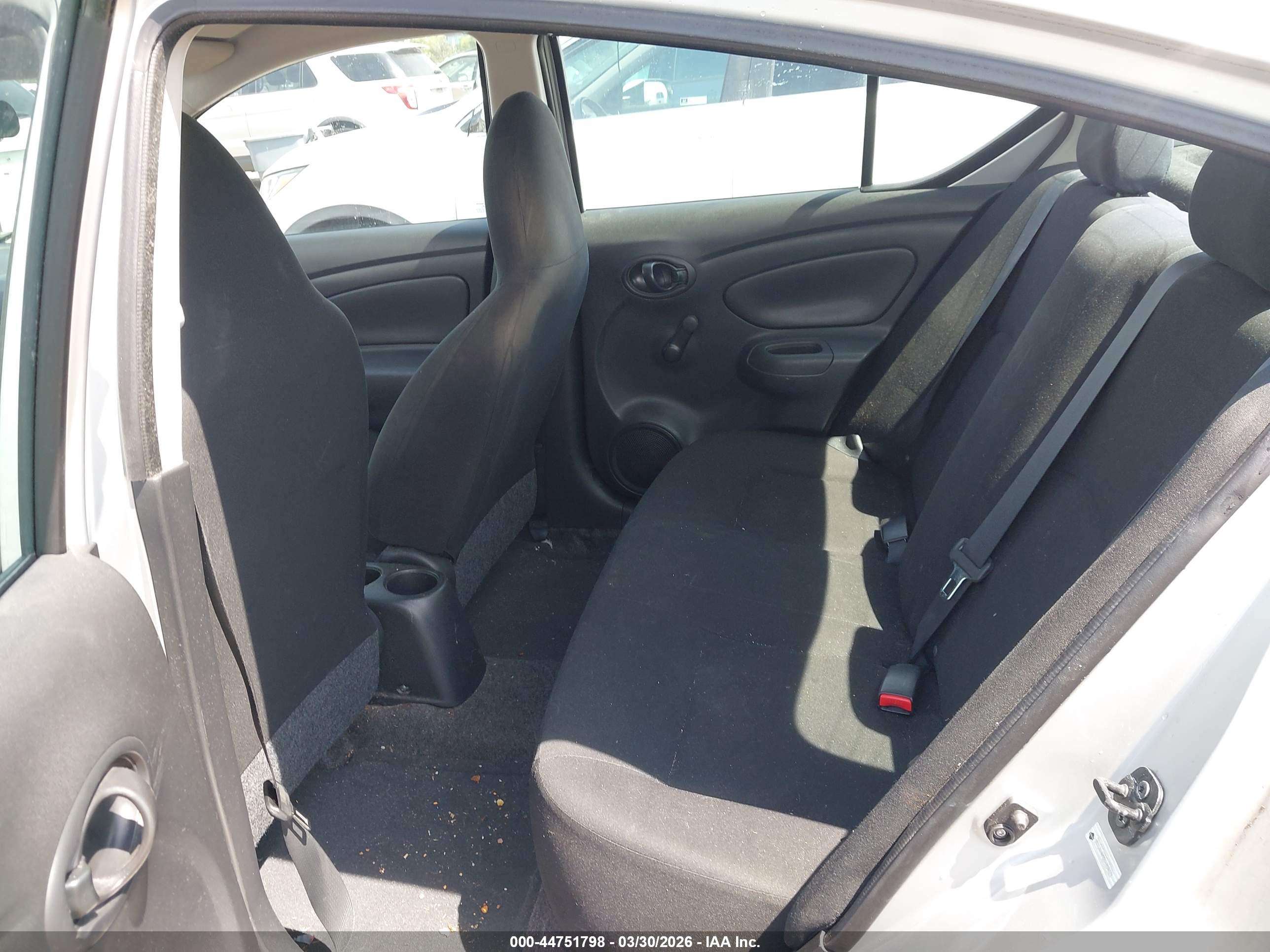 NISSAN VERSA image 8