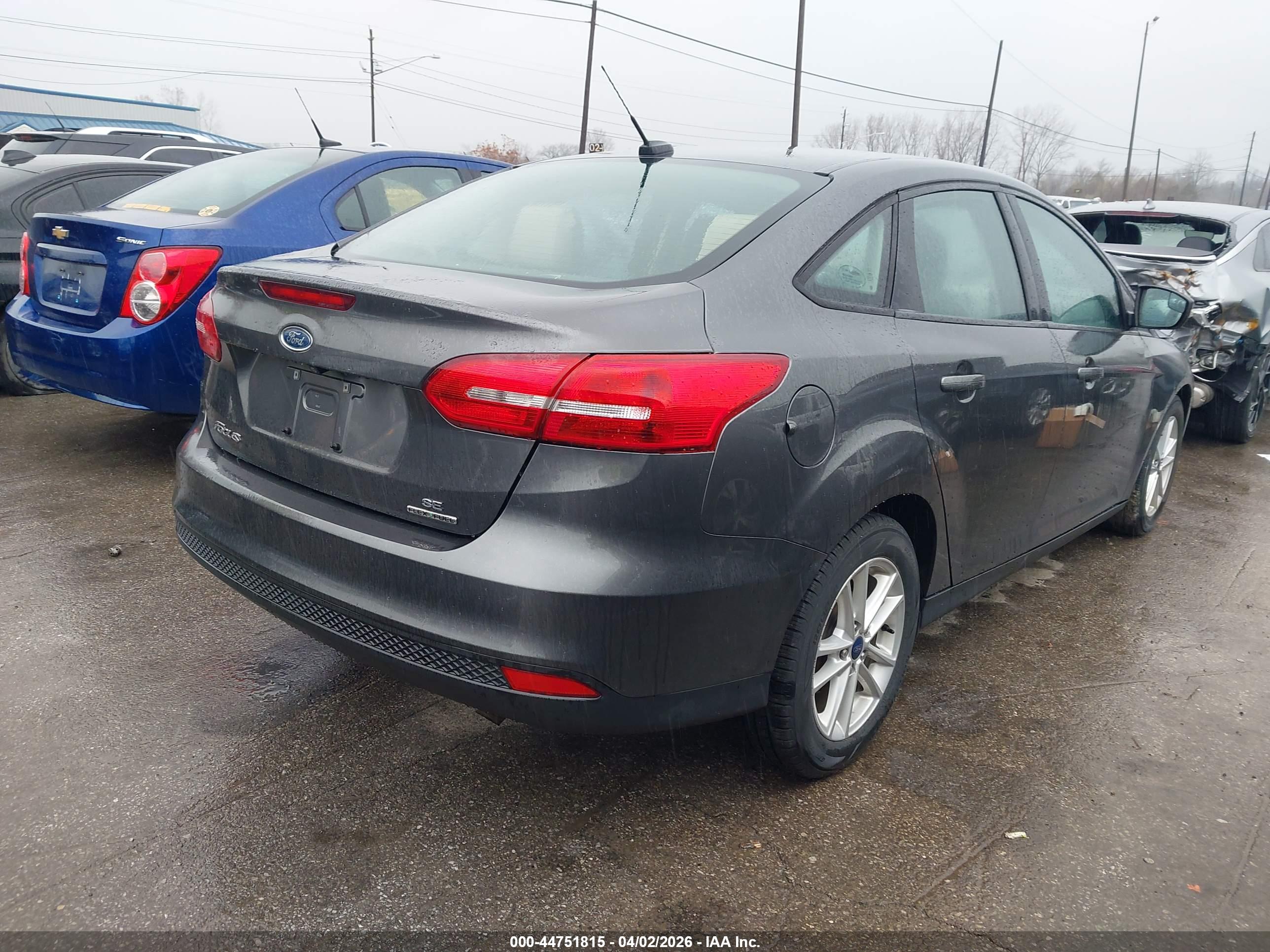 FORD FOCUS image 4