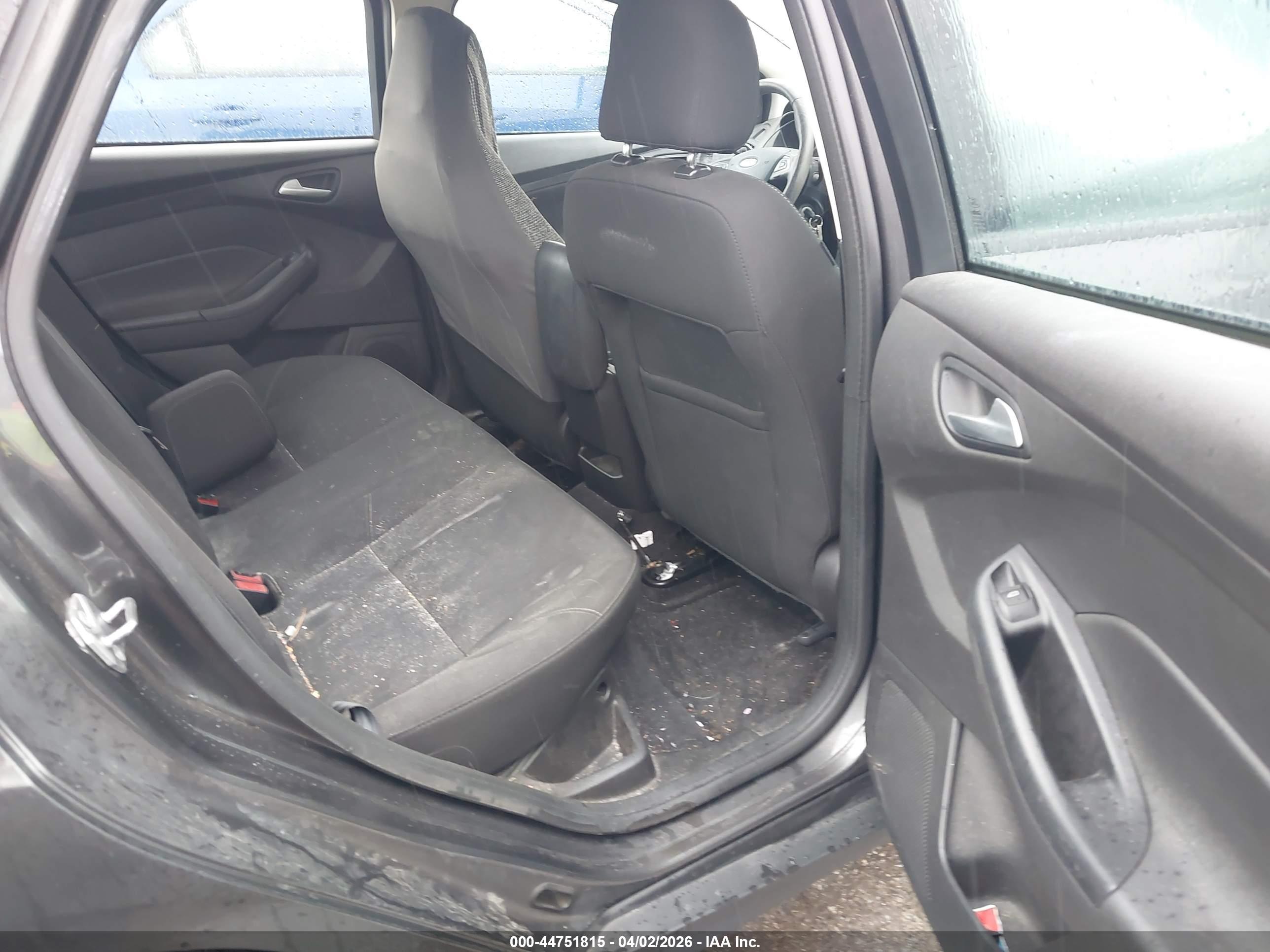 FORD FOCUS image 8