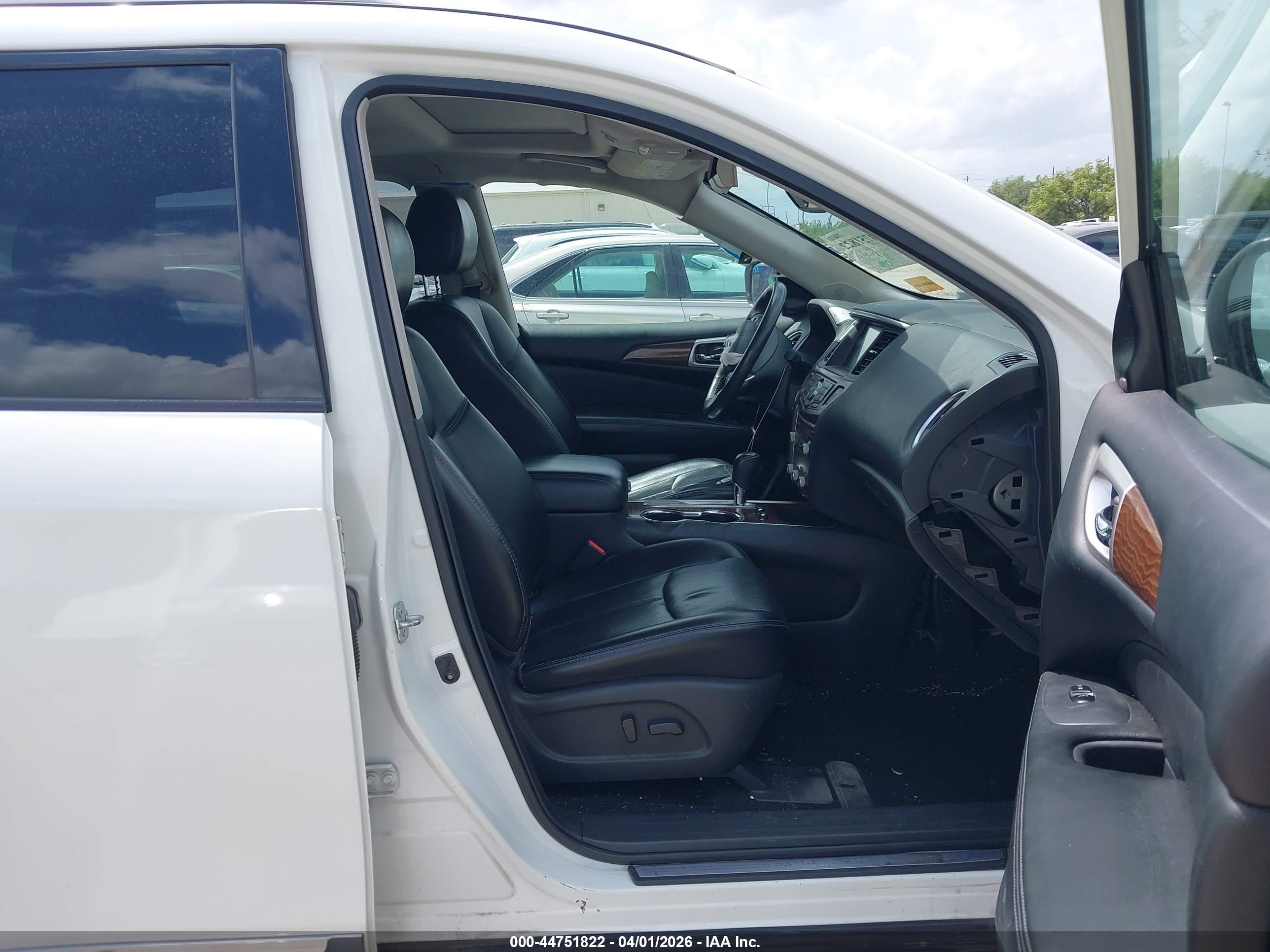 NISSAN PATHFINDER image 5
