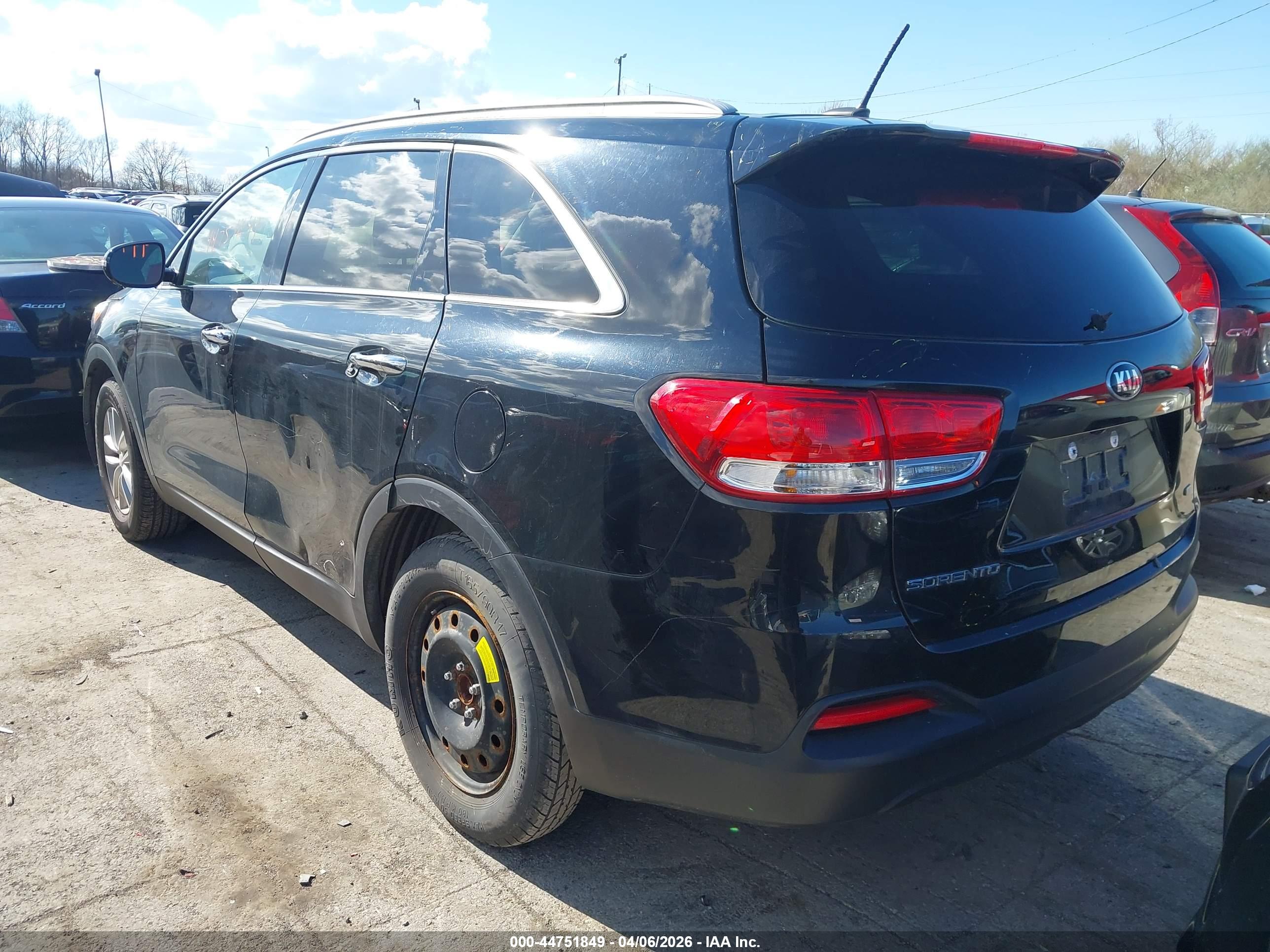 KIA SORENTO image 3