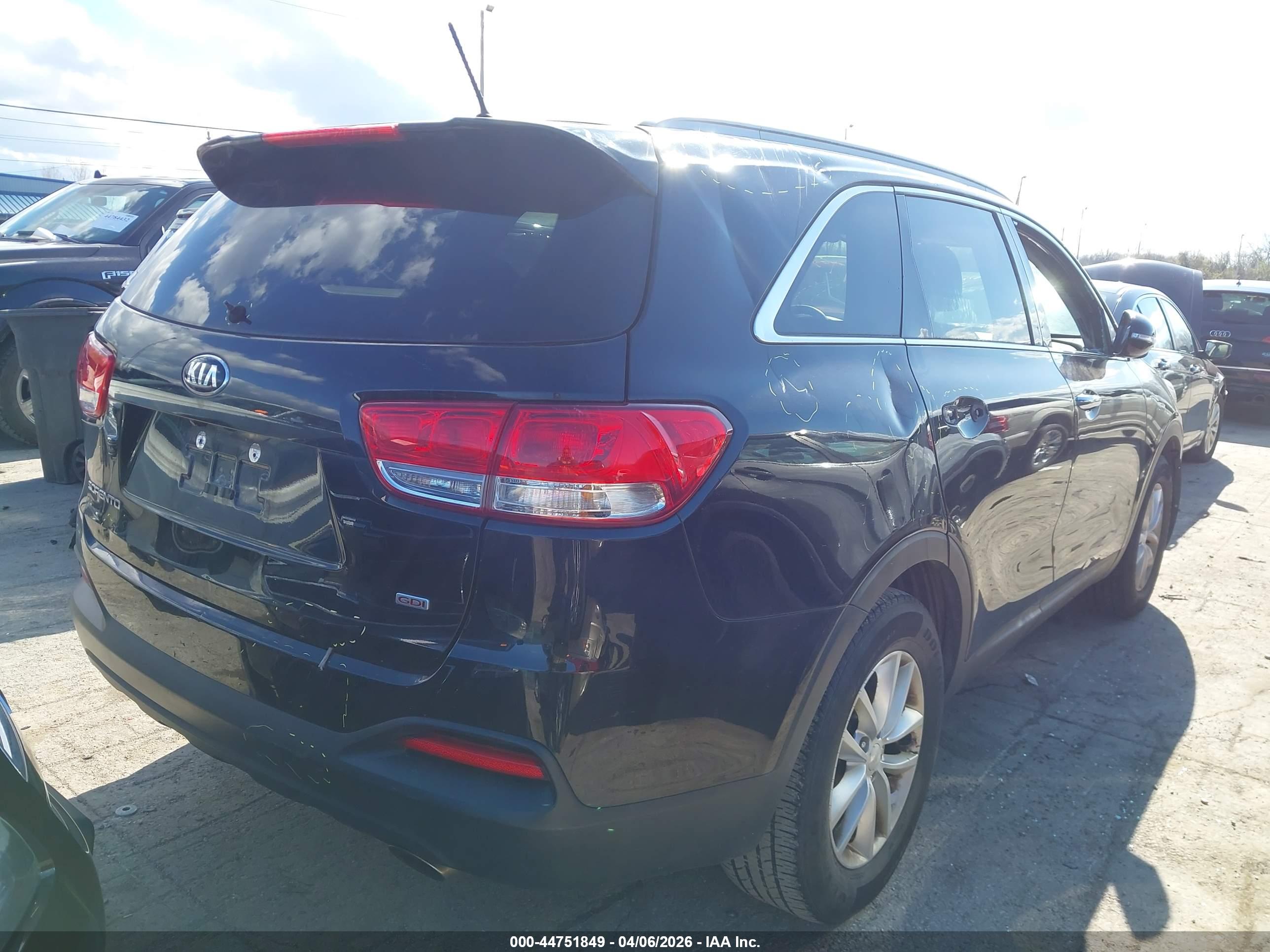 KIA SORENTO image 4