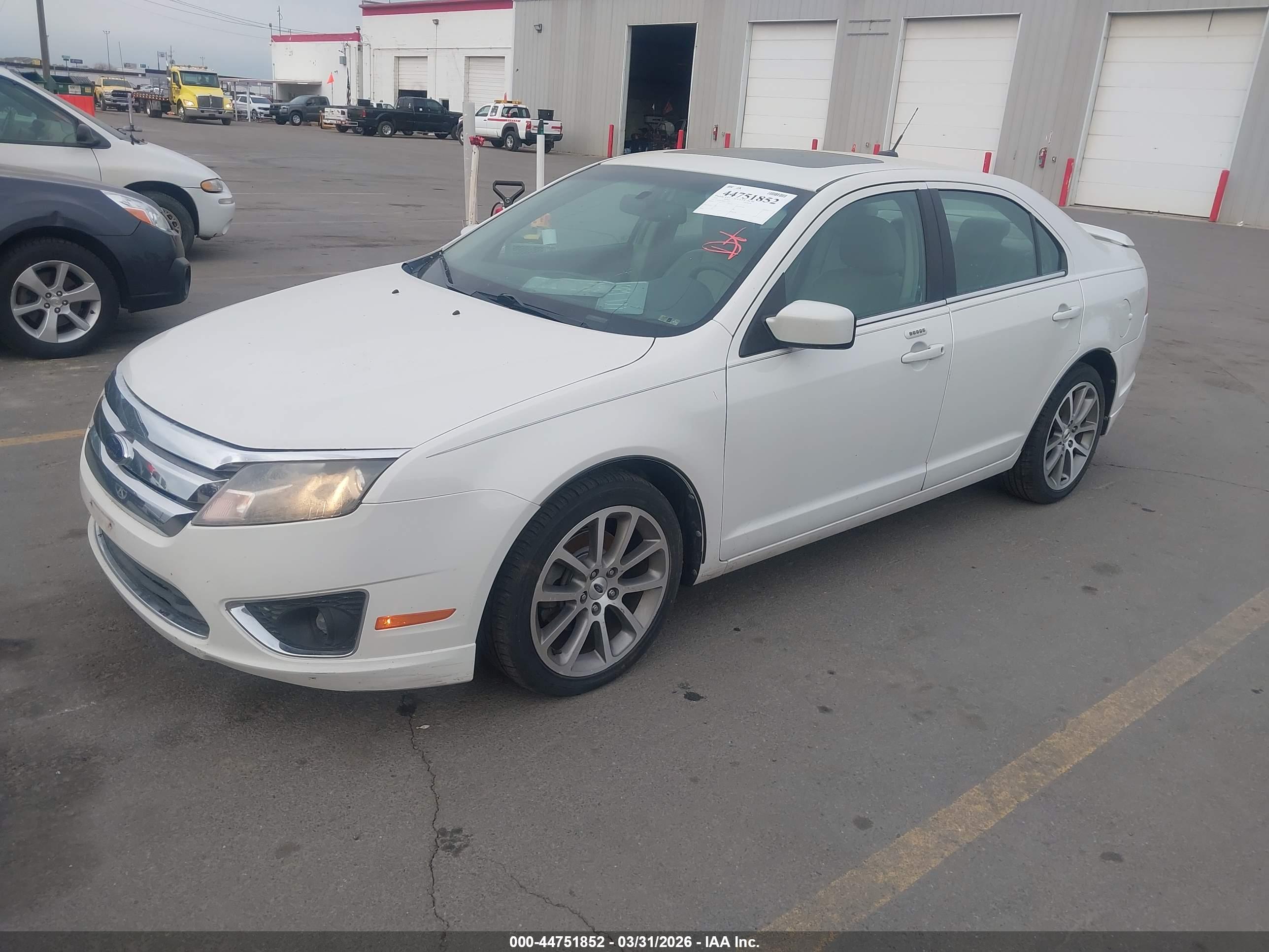 FORD FUSION image 2