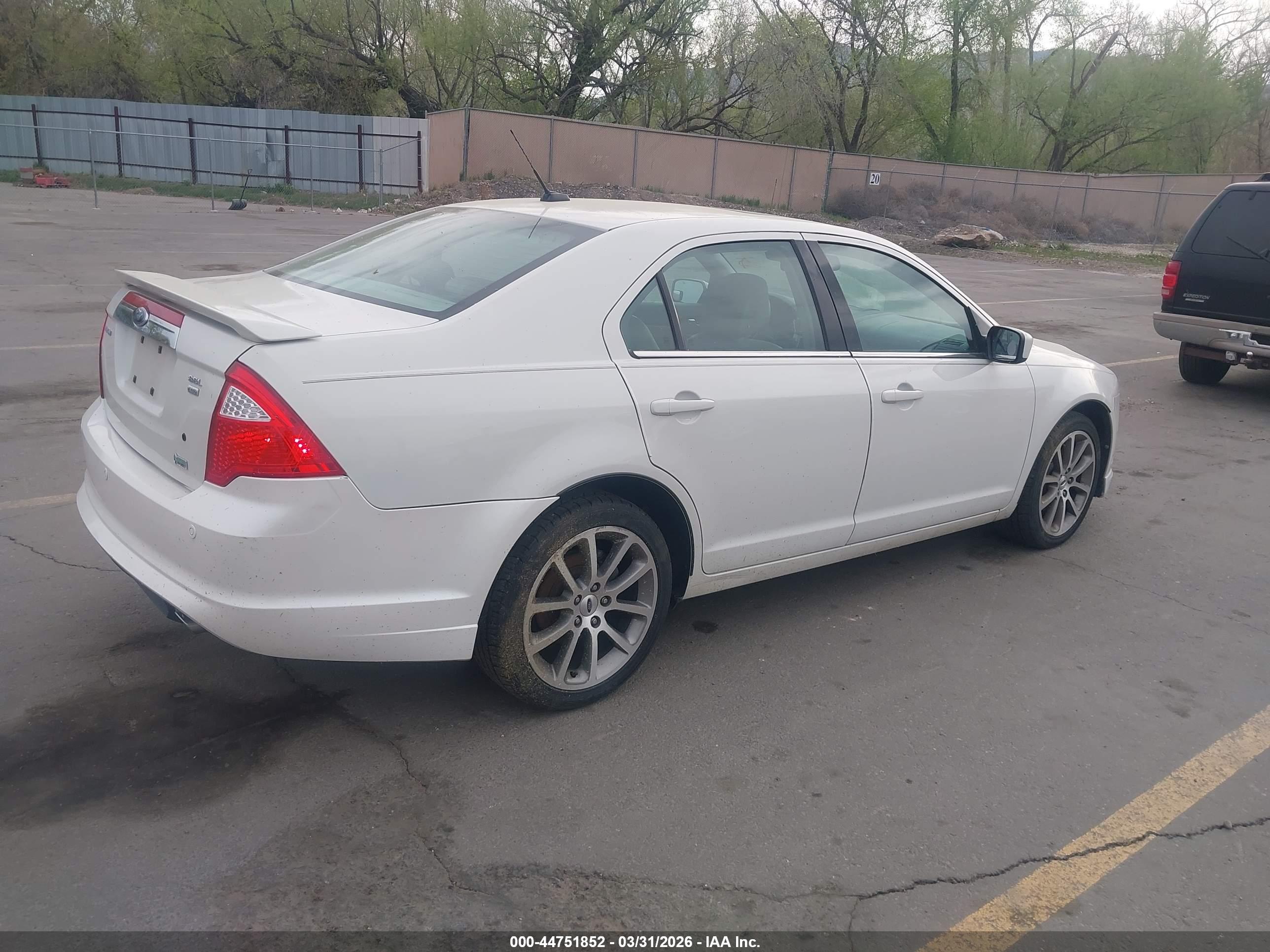 FORD FUSION image 4