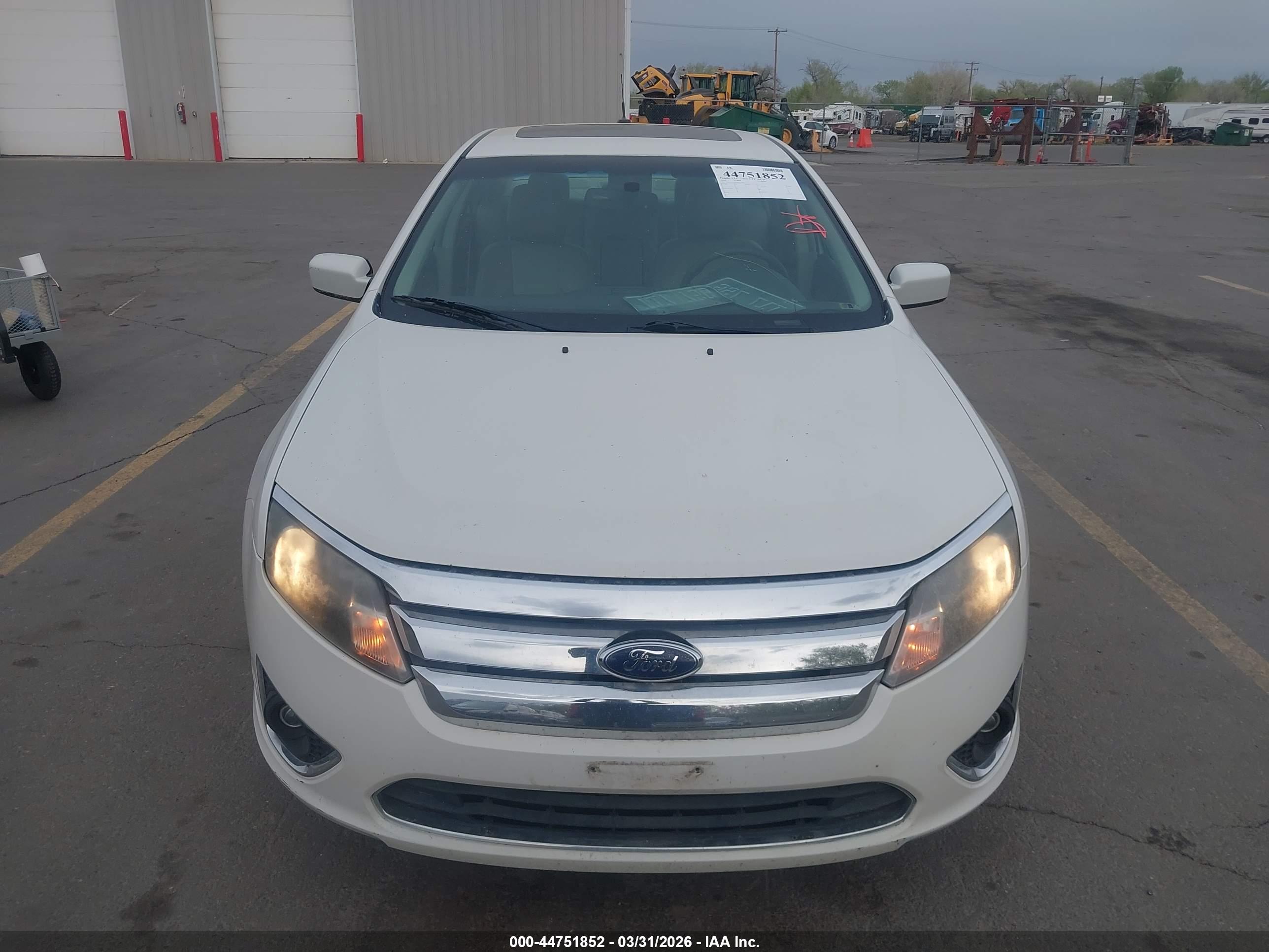 FORD FUSION image 6