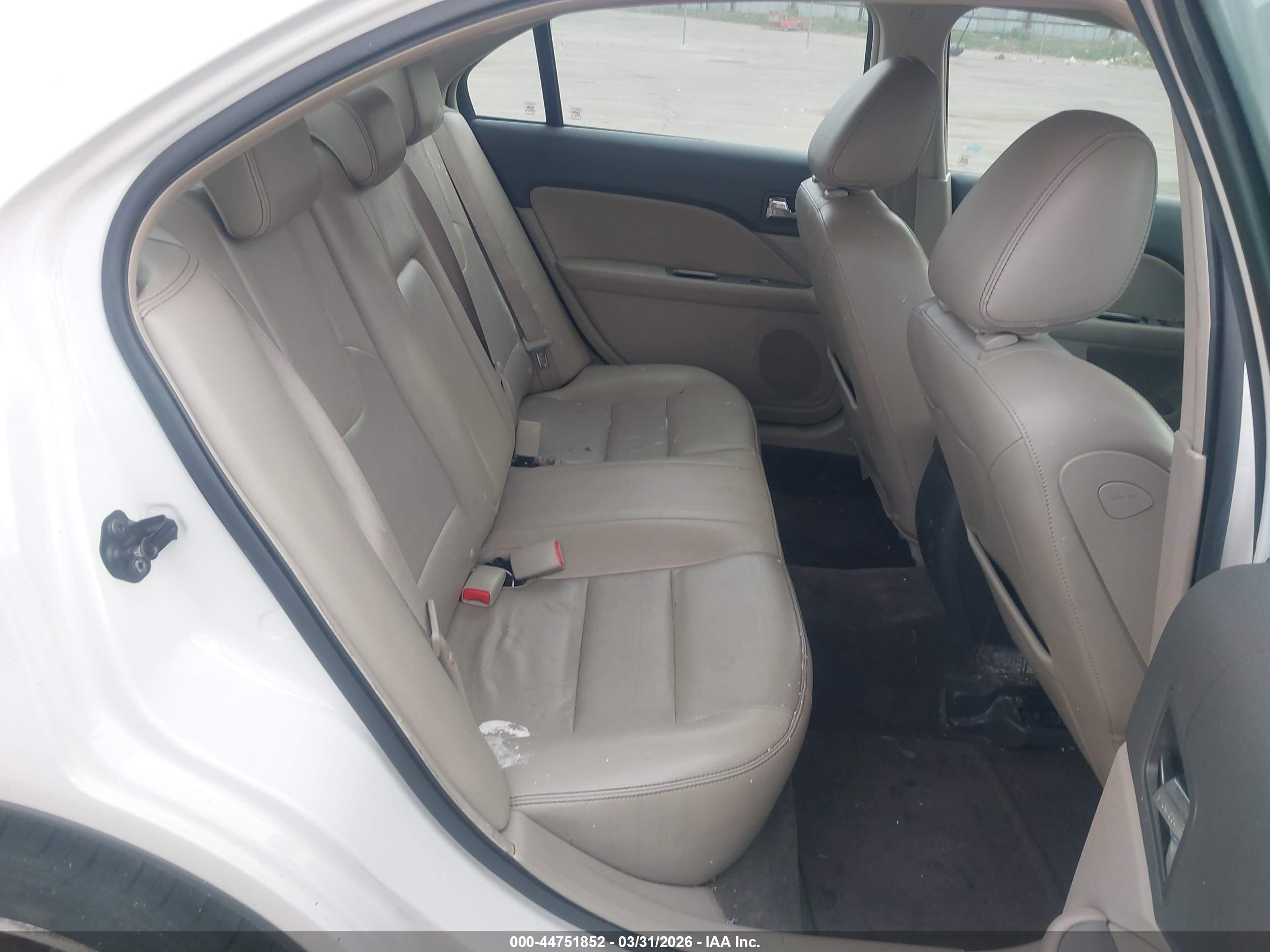 FORD FUSION image 8