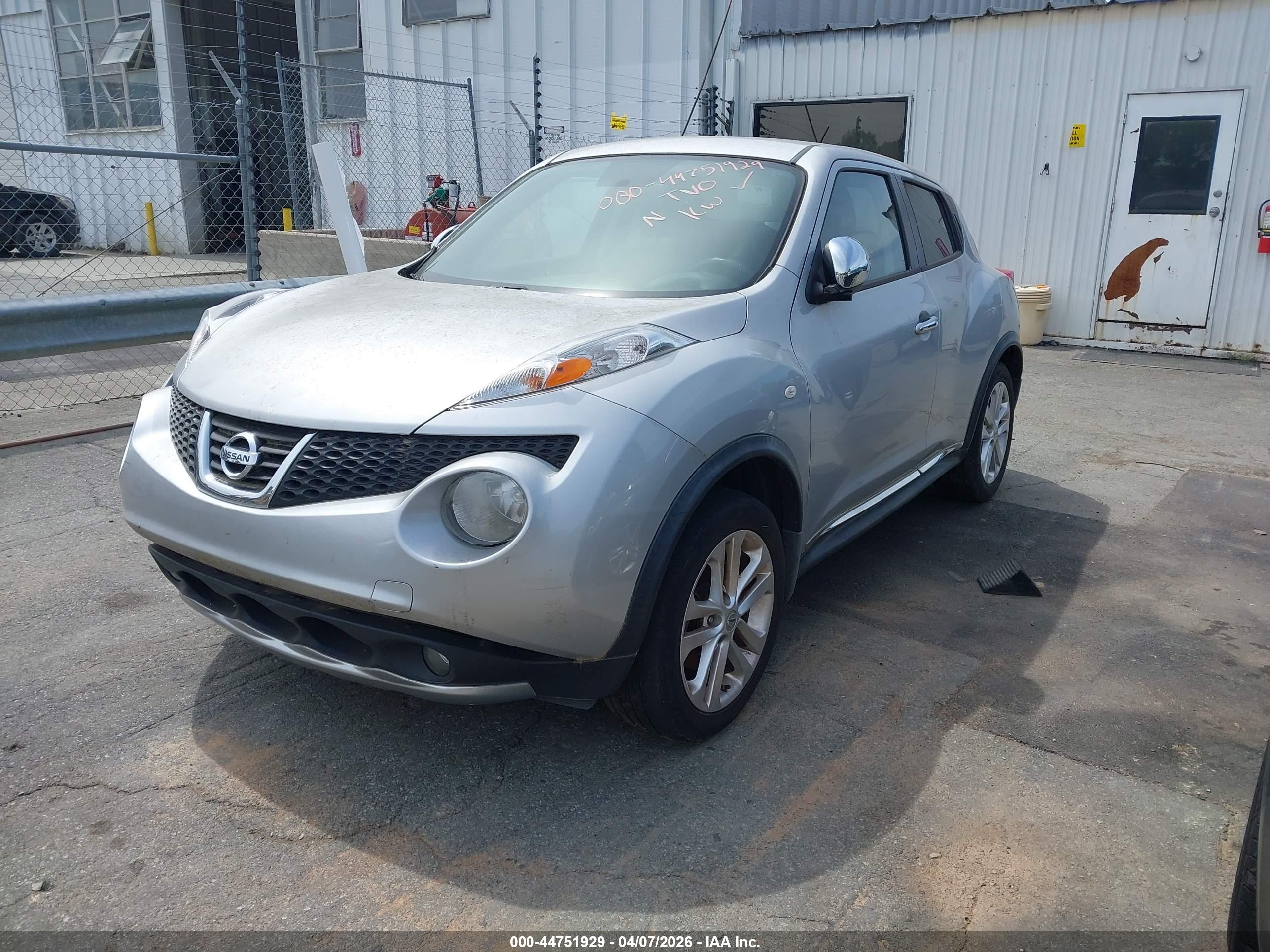 NISSAN JUKE image 2