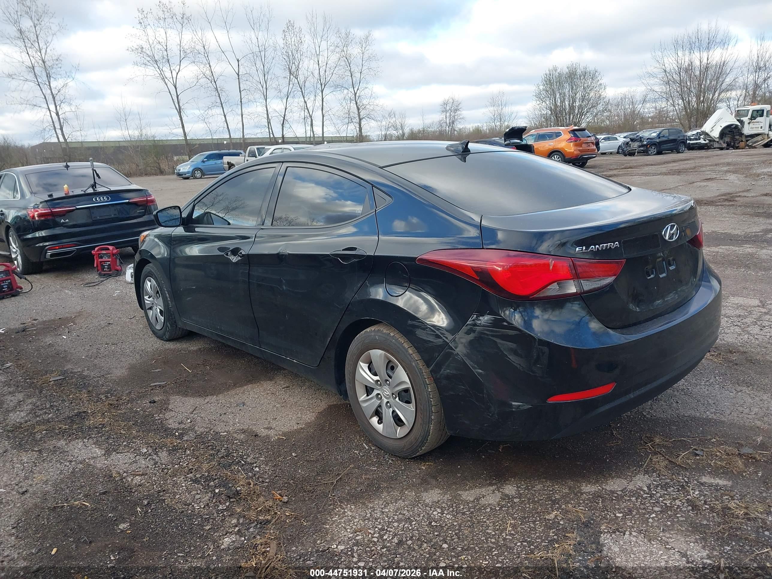 HYUNDAI ELANTRA image 3