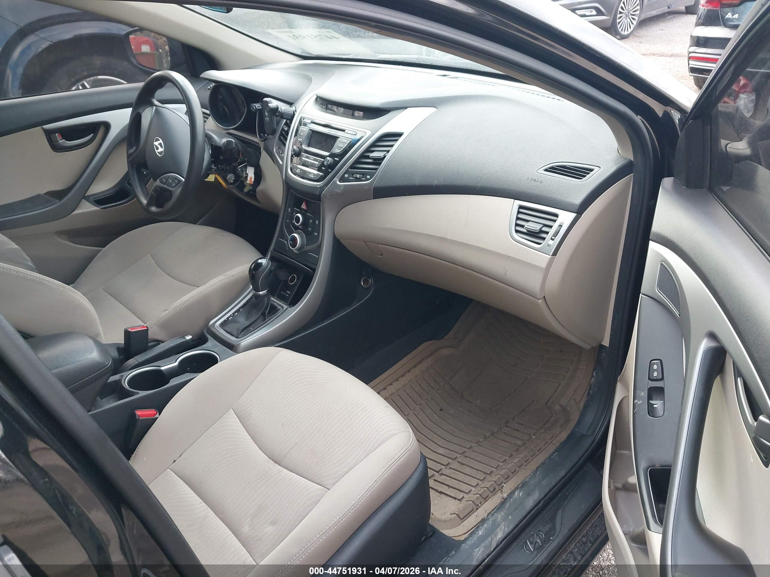 HYUNDAI ELANTRA image 5