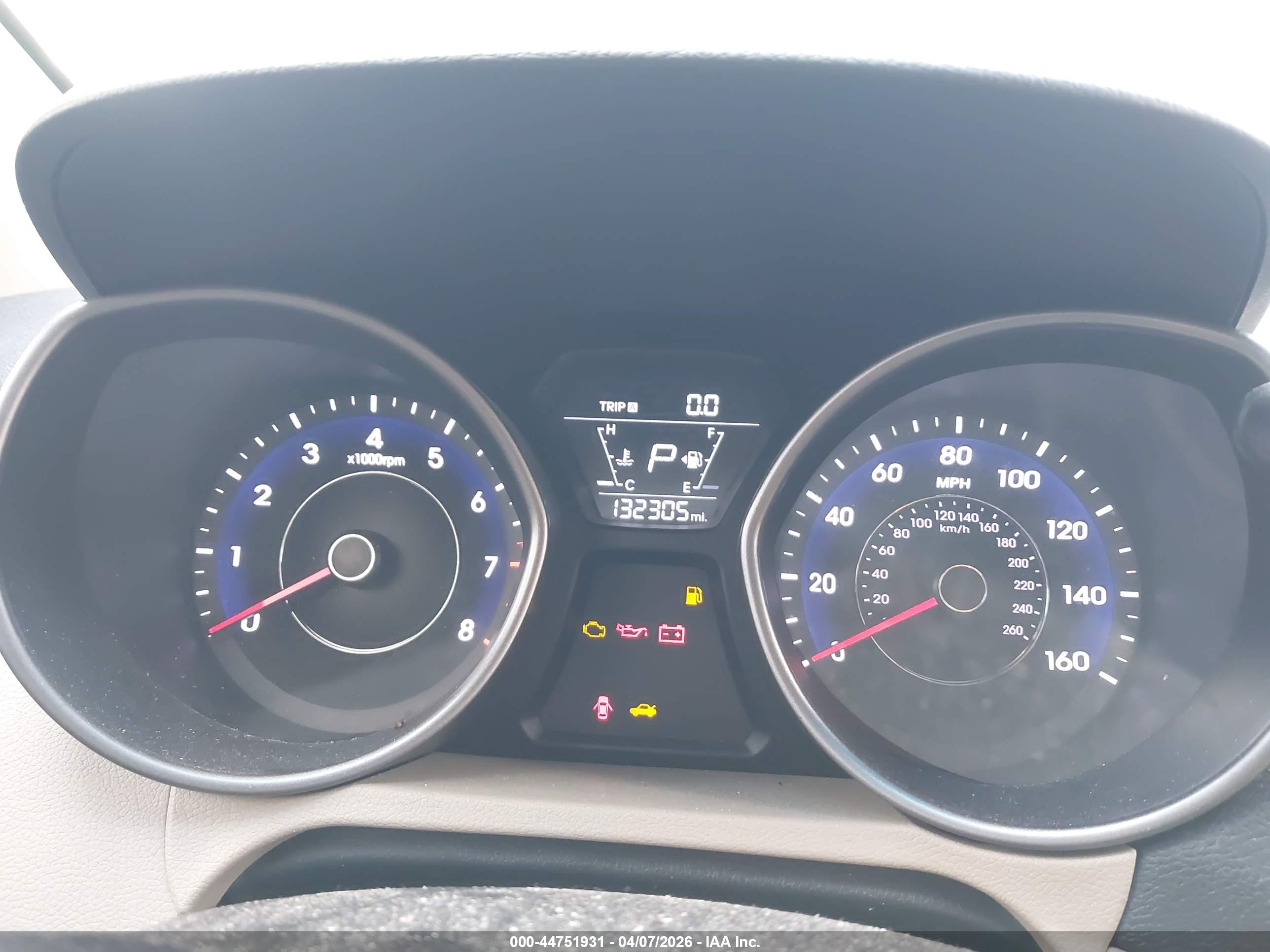 HYUNDAI ELANTRA image 7