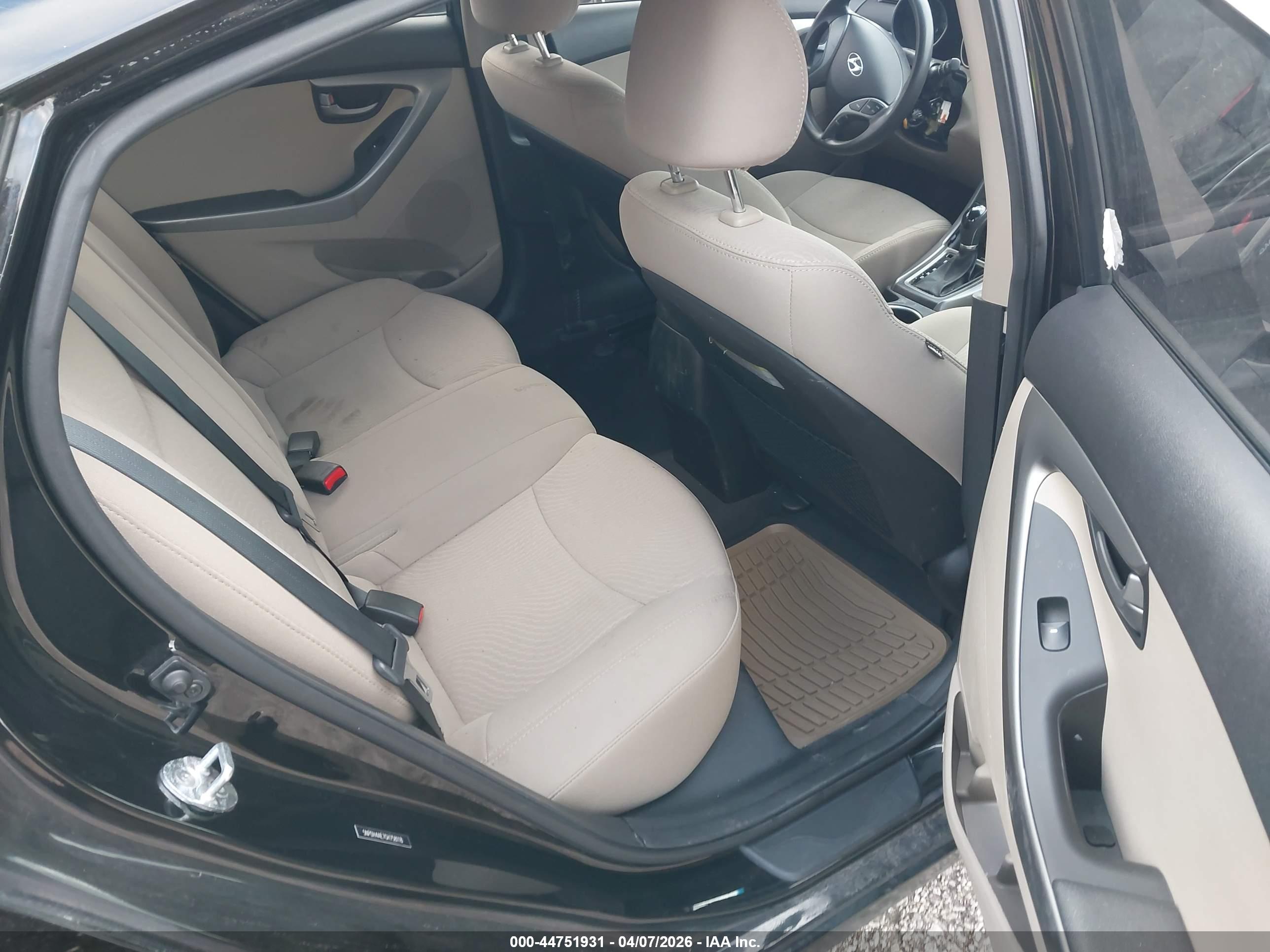 HYUNDAI ELANTRA image 8