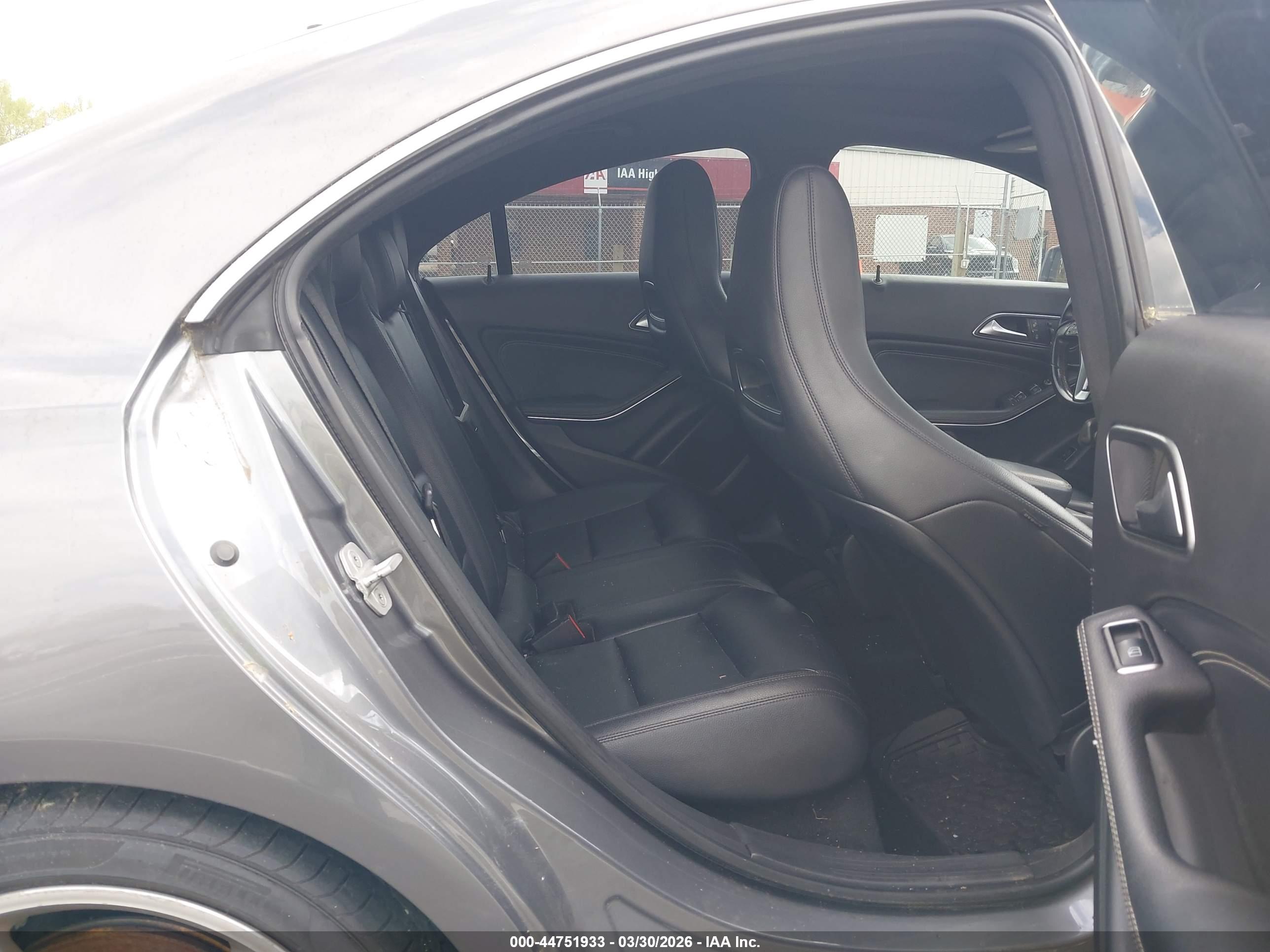 MERCEDES-BENZ CLA image 8