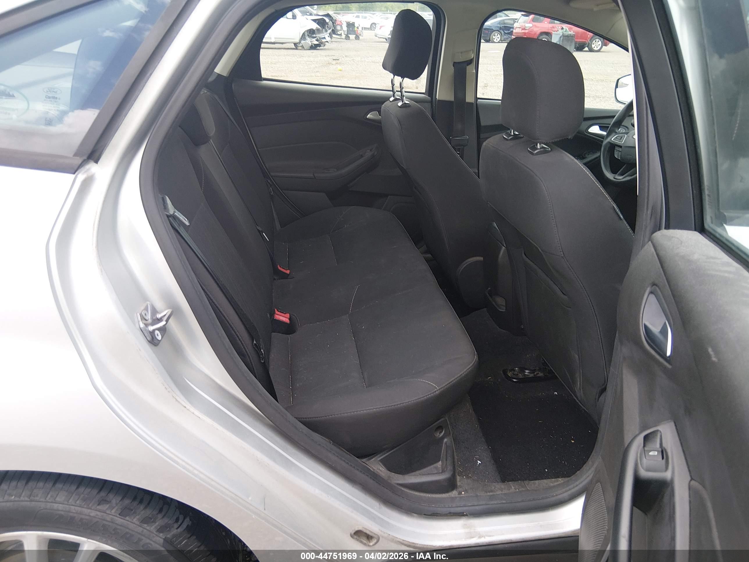 FORD FOCUS image 8