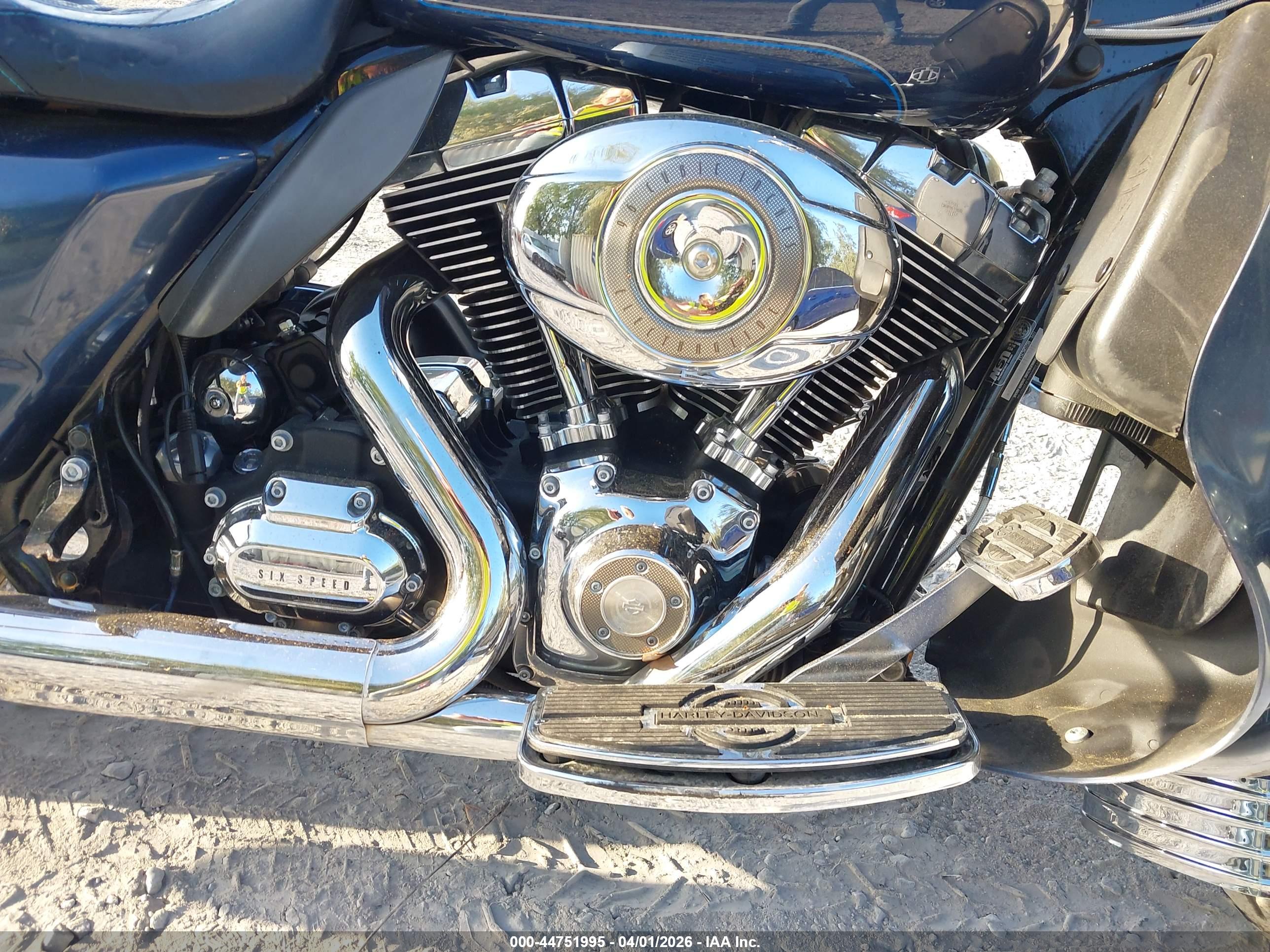 HARLEY-DAVIDSON FLHTCU image 8