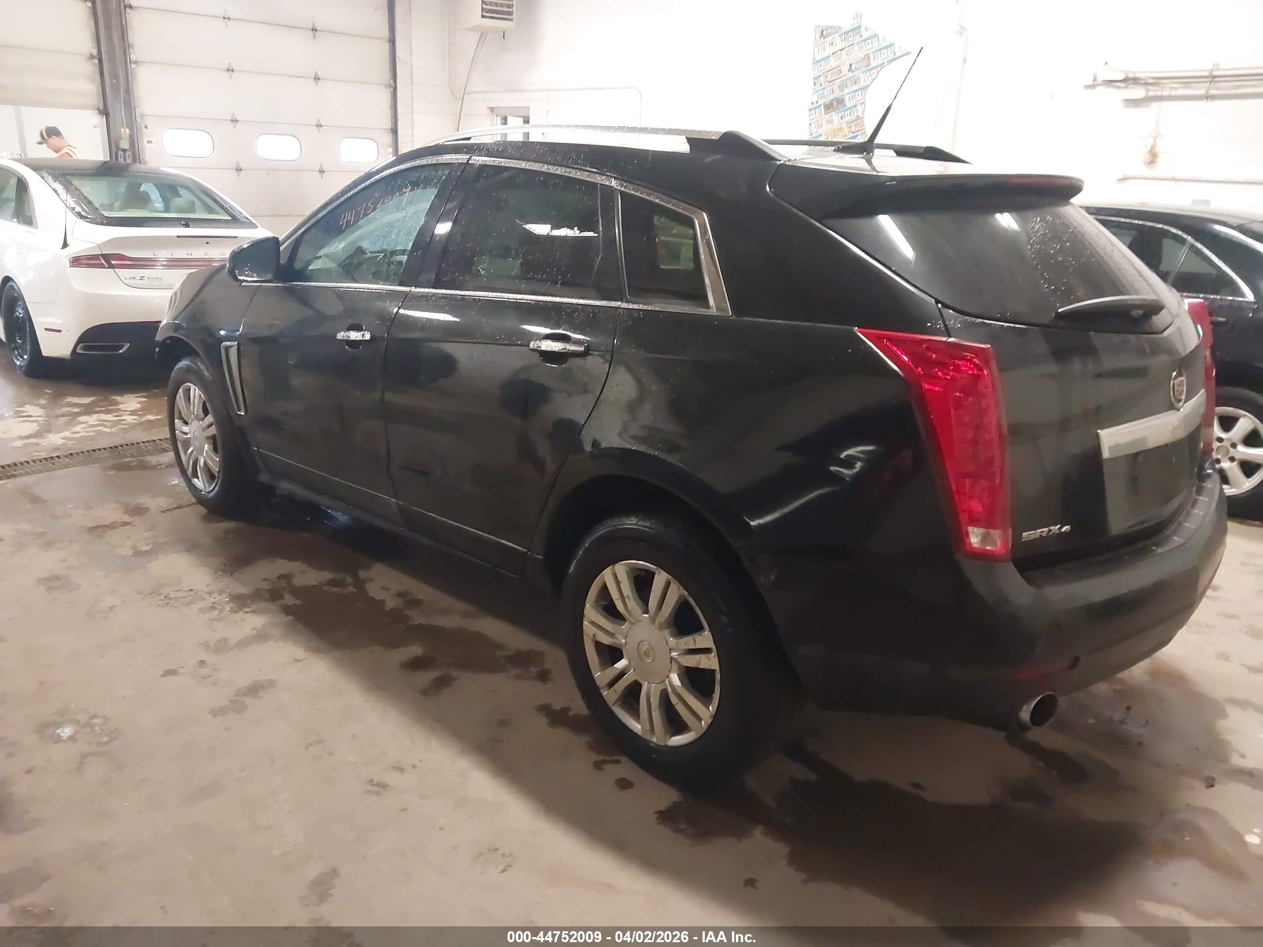 CADILLAC SRX image 3