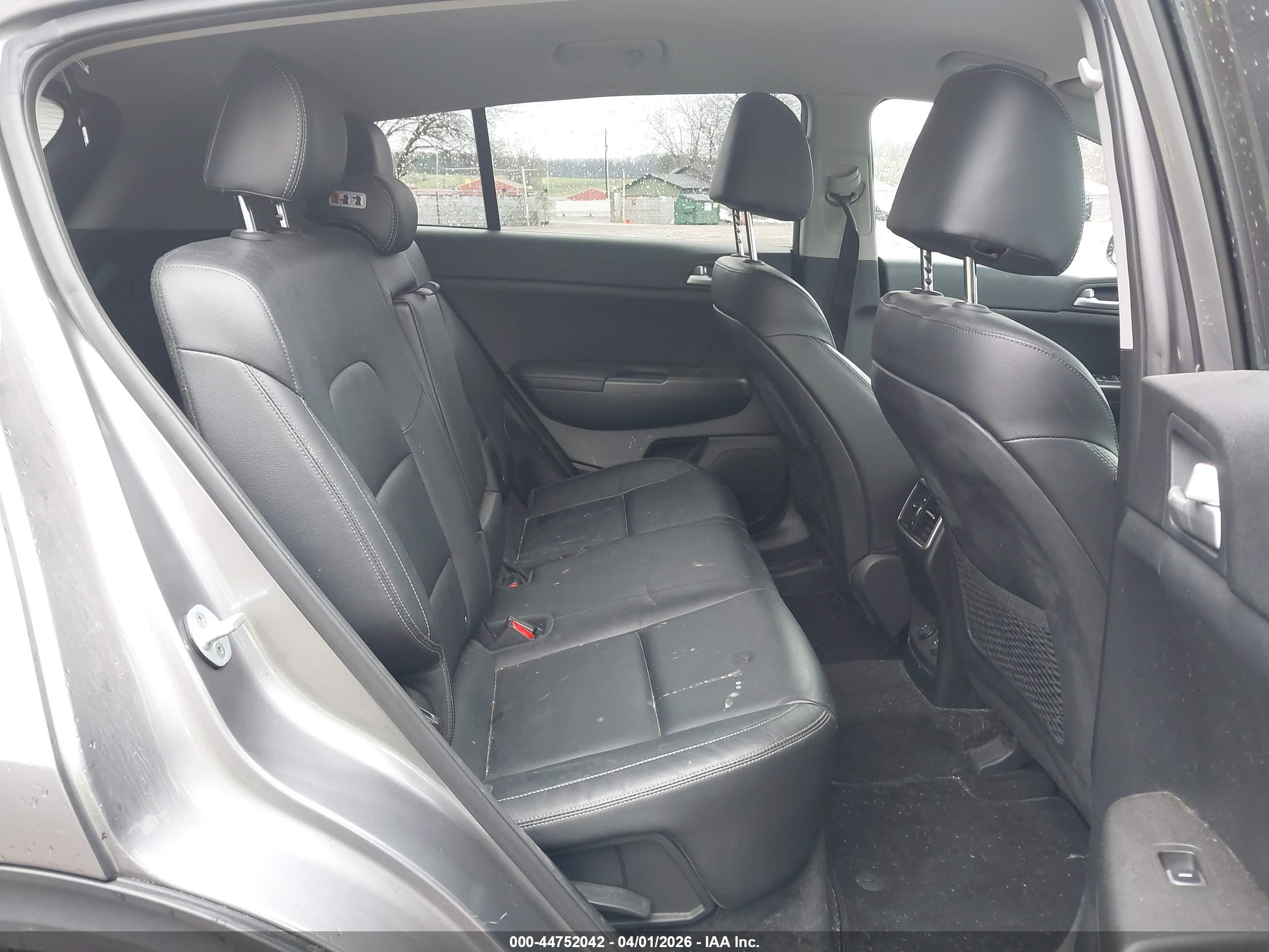 KIA SPORTAGE image 8