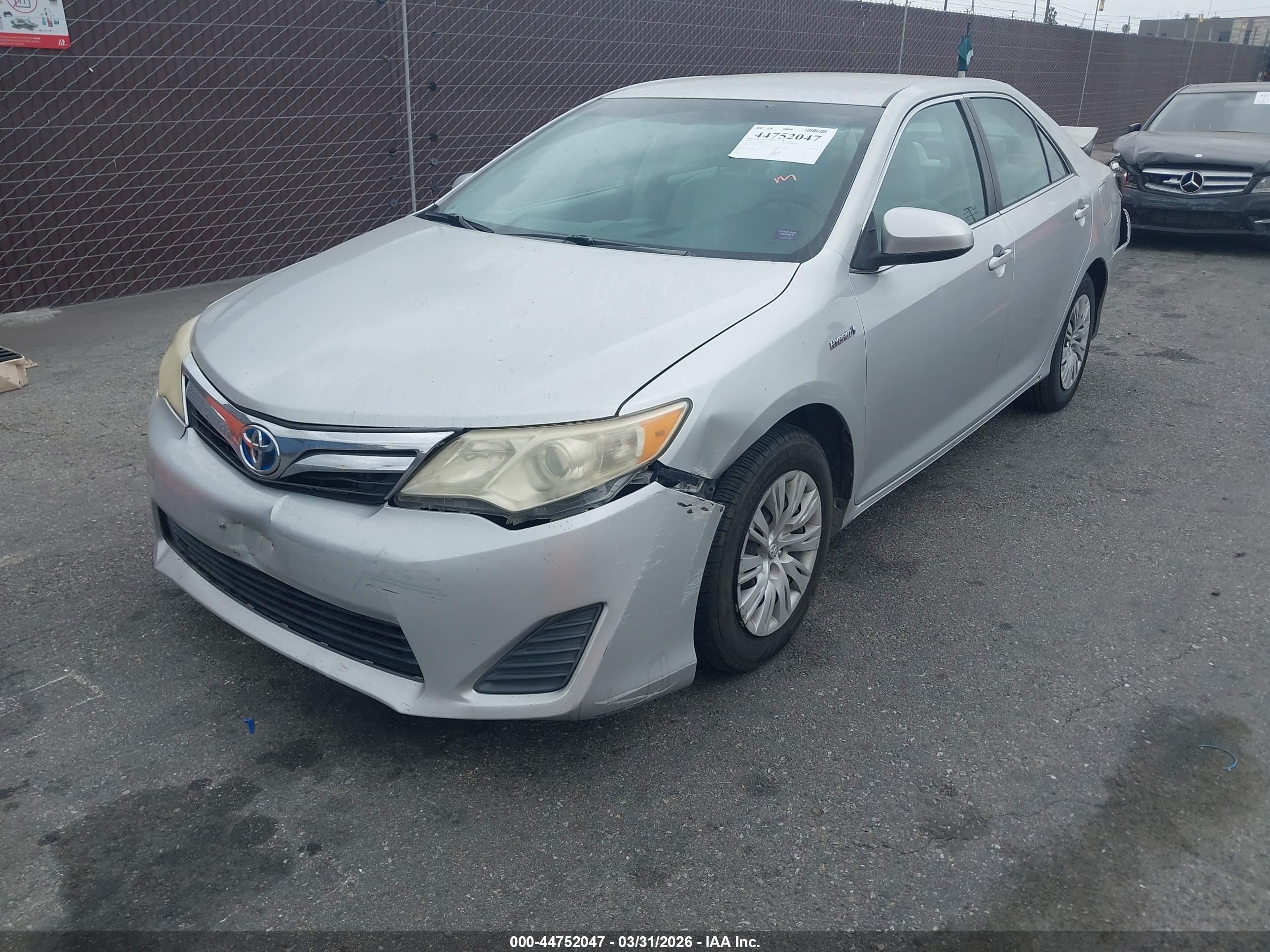 TOYOTA CAMRY image 2