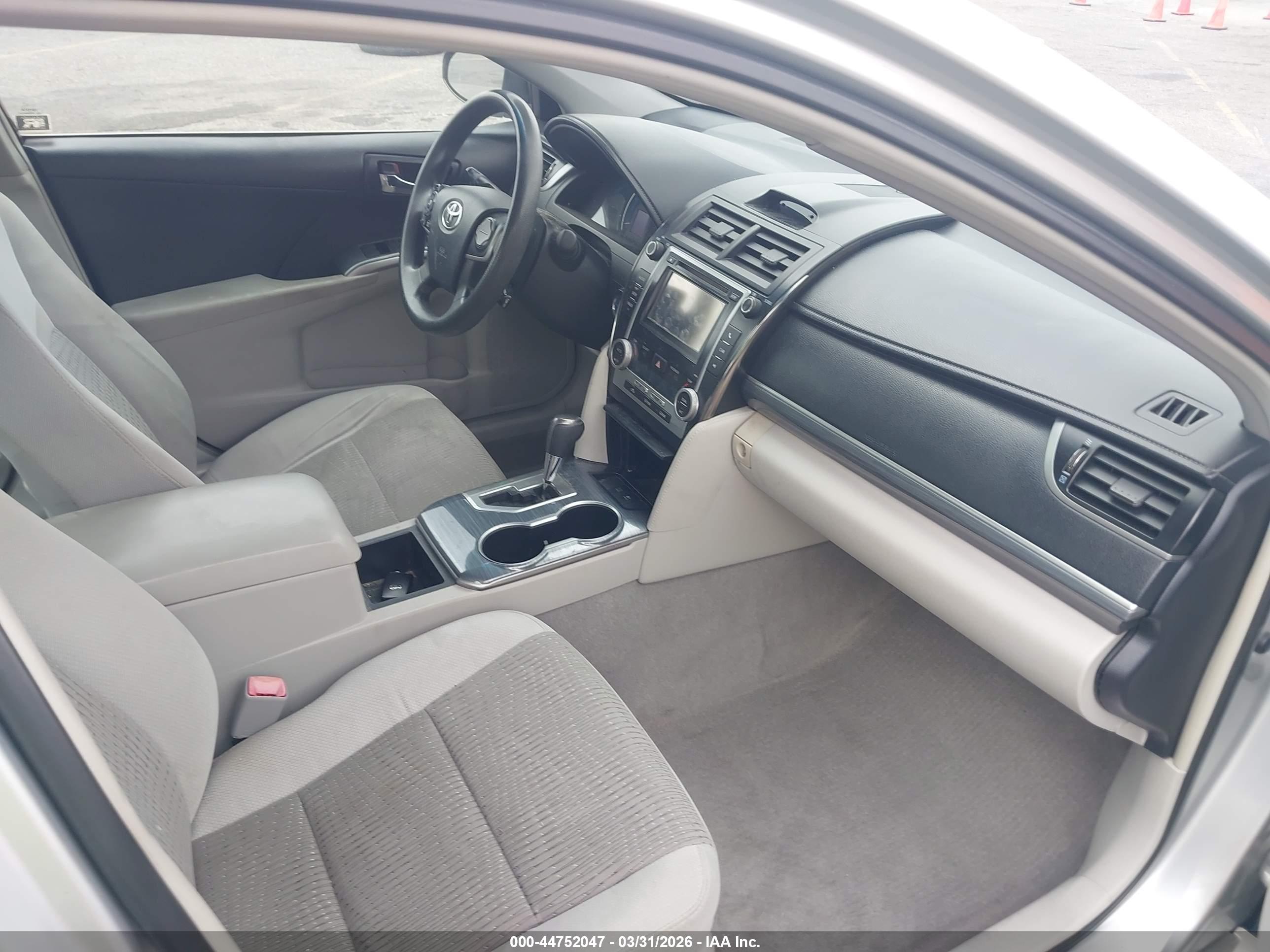 TOYOTA CAMRY image 5