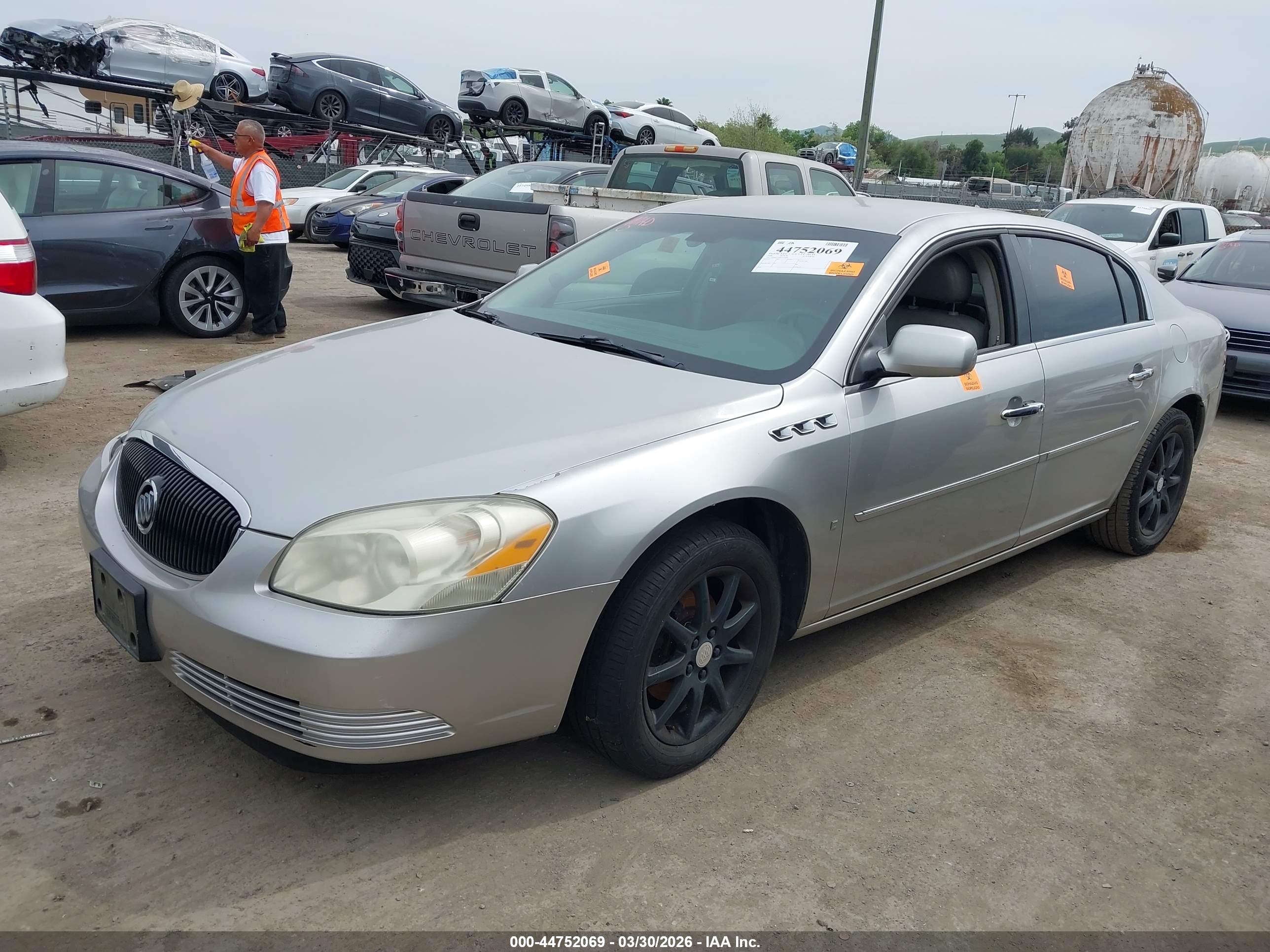 BUICK LUCERNE image 2