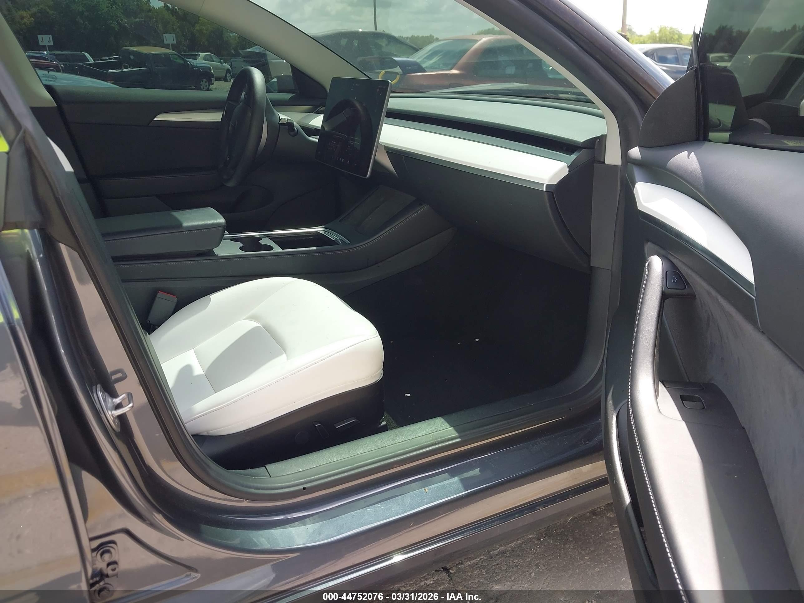 TESLA MODEL image 5