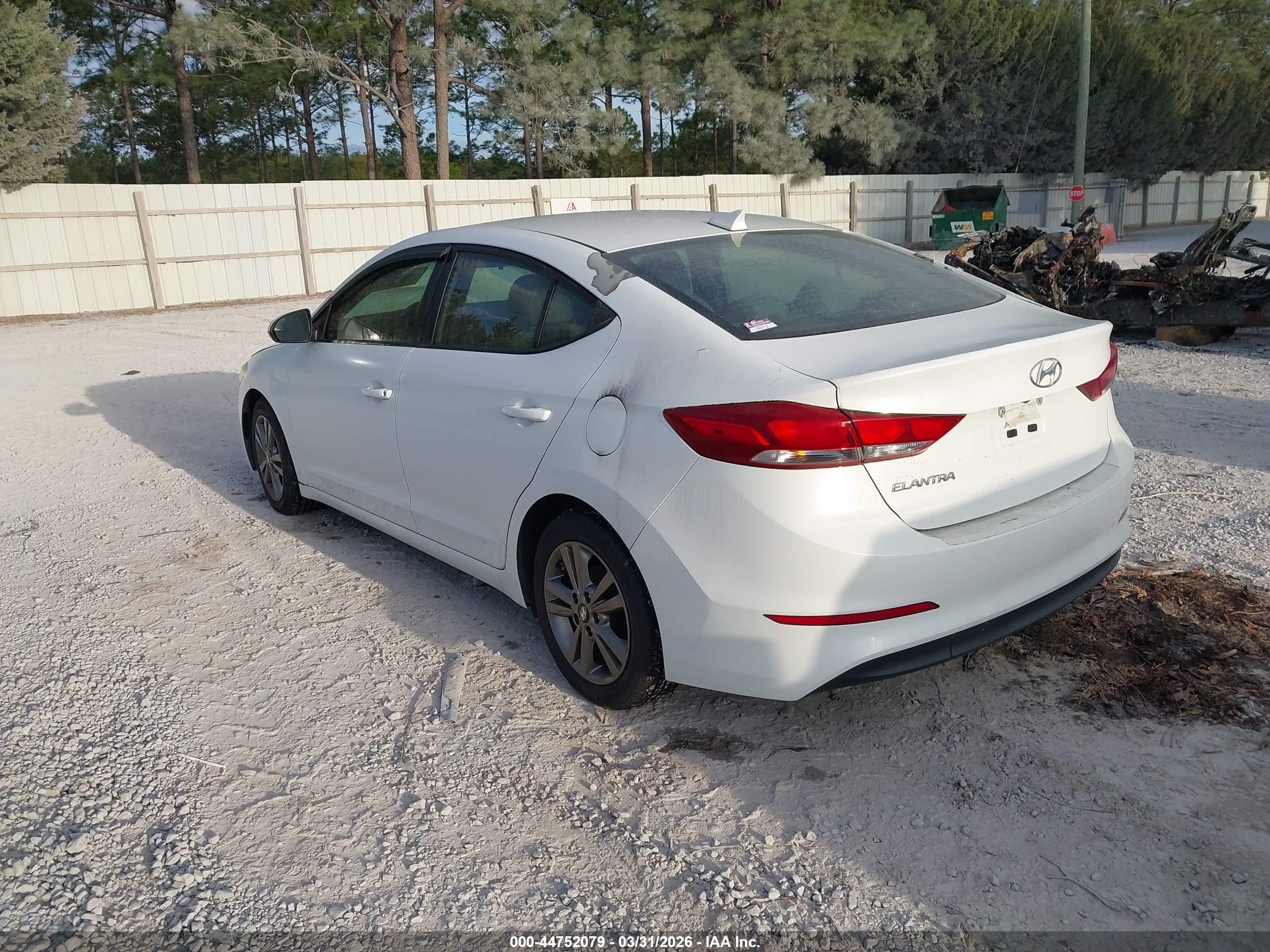 HYUNDAI ELANTRA image 3