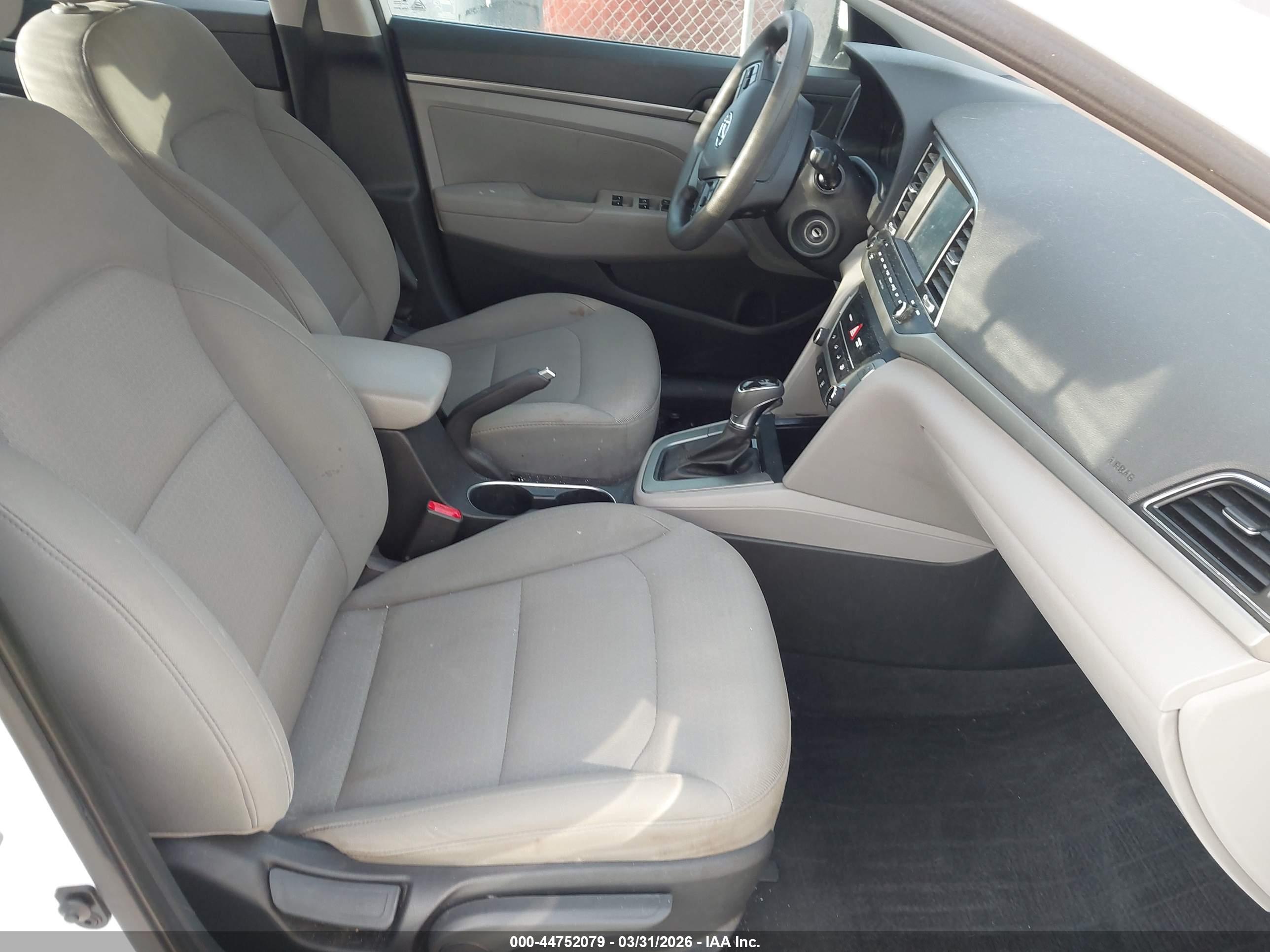HYUNDAI ELANTRA image 5